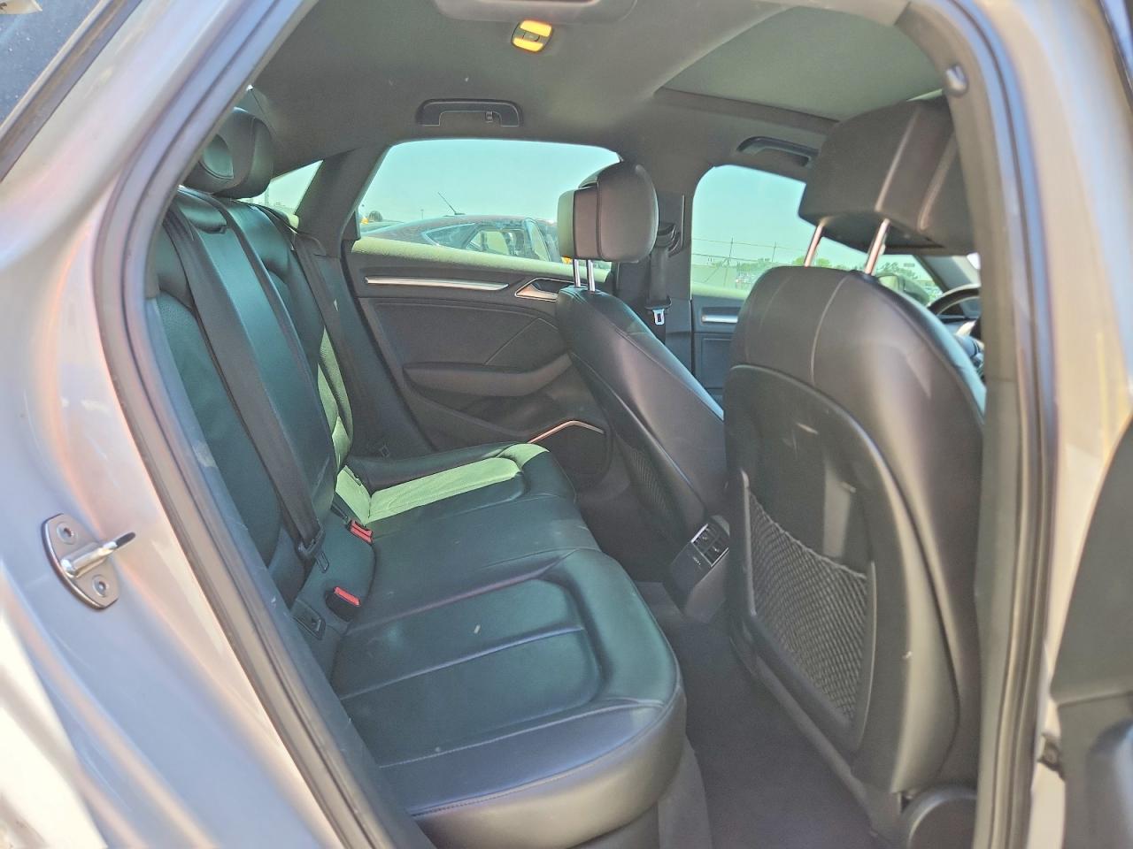 2015 Audi A3 Premium Plus Серебряный vin: WAUEFGFF2F1052867