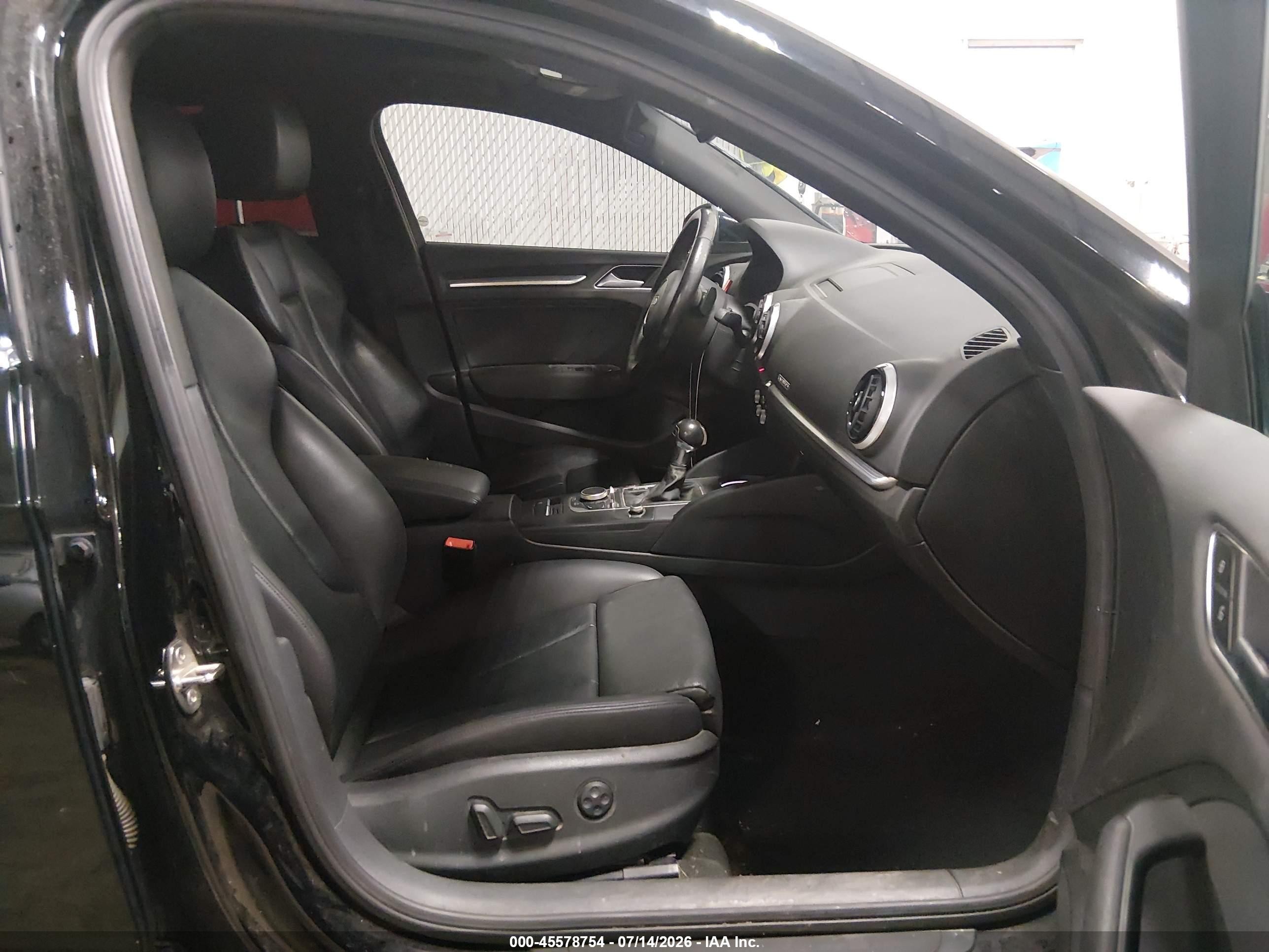 2015 Audi A3 2.0t Premium Черный vin: WAUEFGFF2F1139412