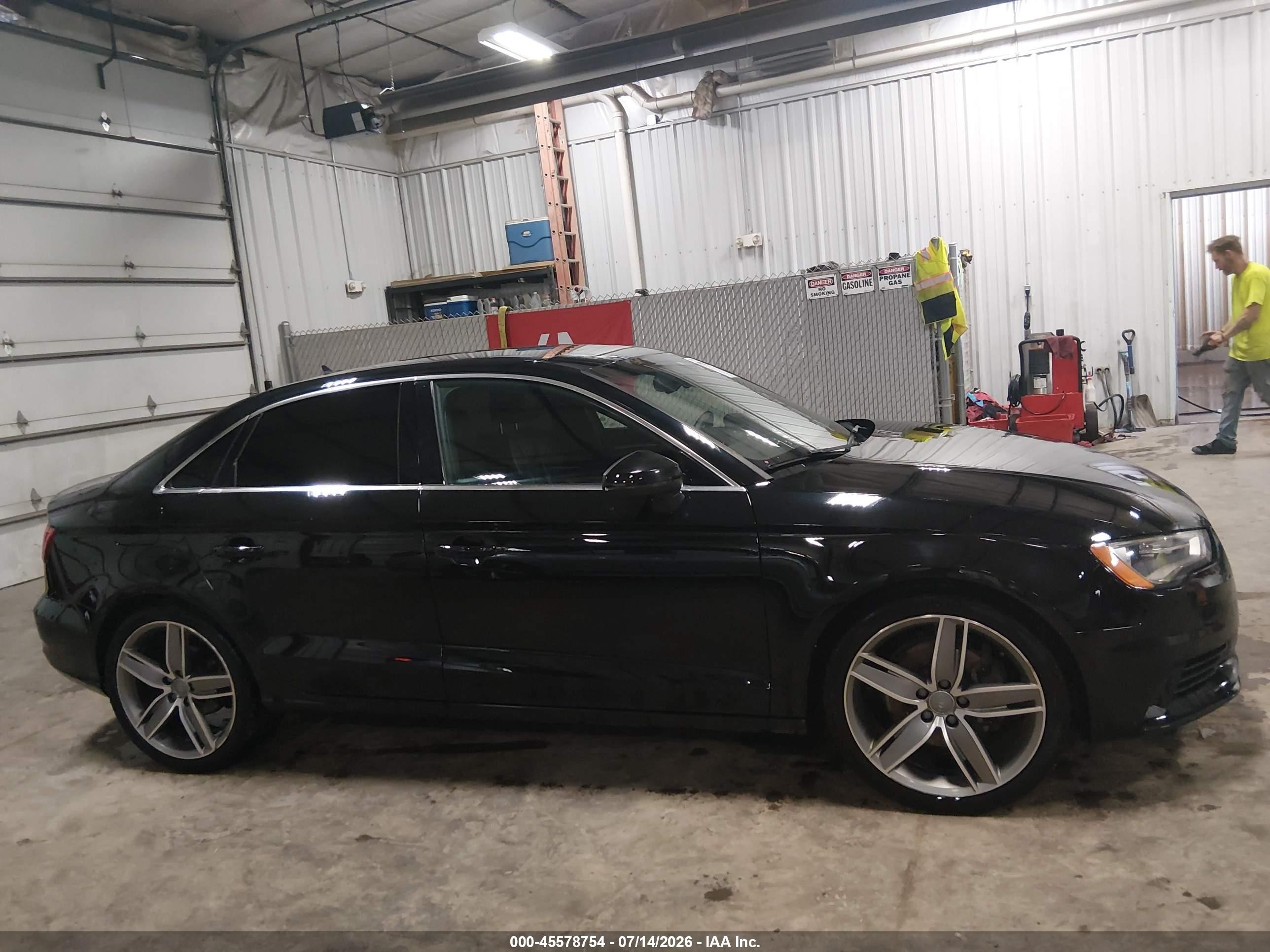2015 Audi A3 2.0t Premium Черный vin: WAUEFGFF2F1139412