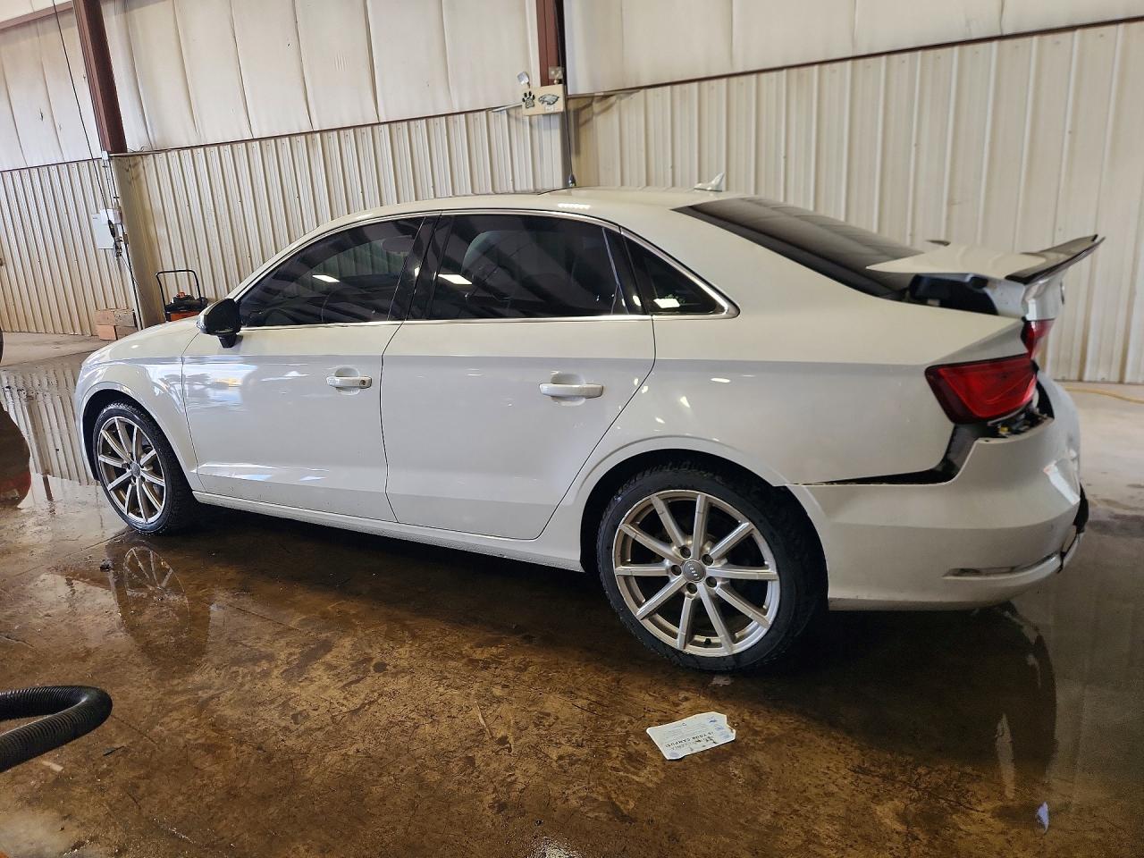 2015 Audi A3 Premium Plus Белый vin: WAUEFGFF4F1057360