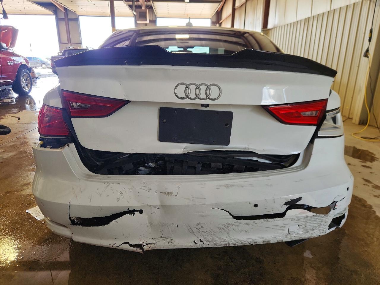 2015 Audi A3 Premium Plus Белый vin: WAUEFGFF4F1057360