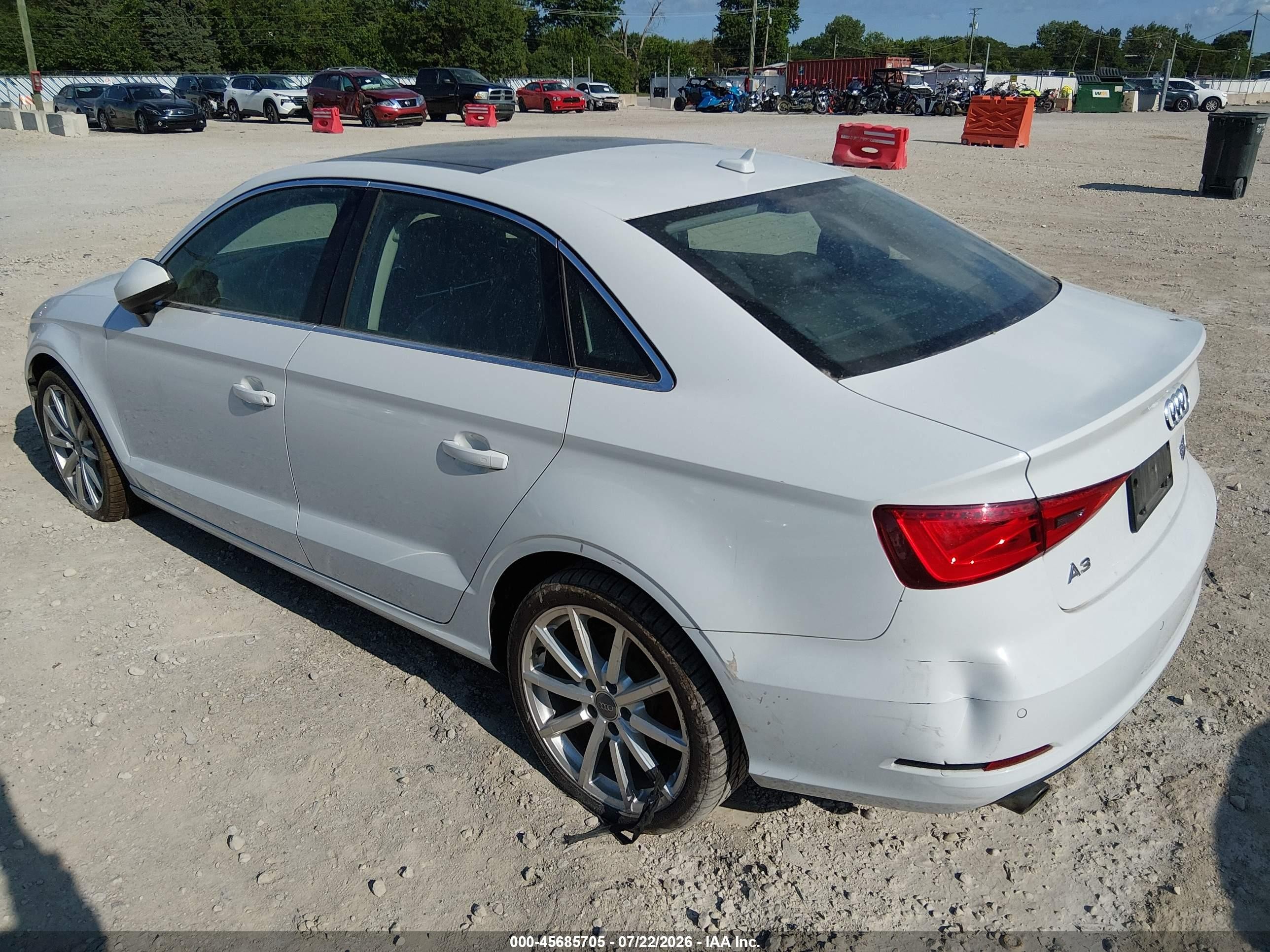 2015 Audi A3 2.0t Premium Белый vin: WAUEFGFF4F1112177