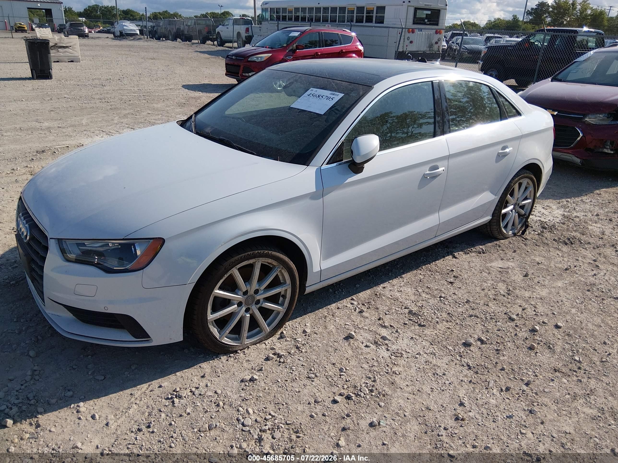 2015 Audi A3 2.0t Premium Белый vin: WAUEFGFF4F1112177