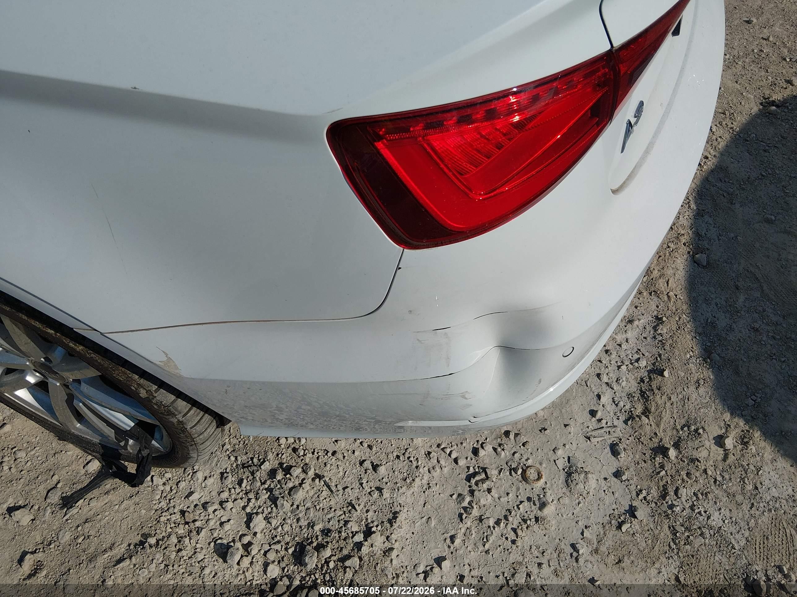 2015 Audi A3 2.0t Premium Белый vin: WAUEFGFF4F1112177