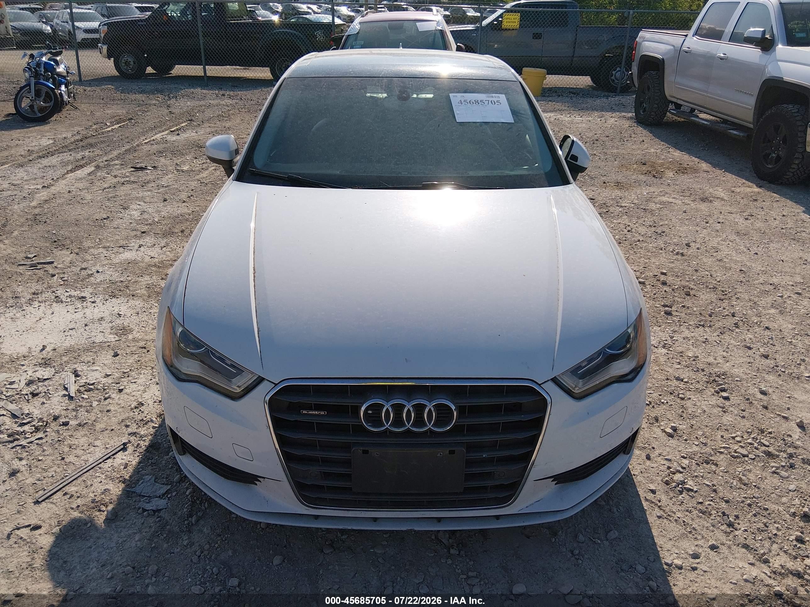 2015 Audi A3 2.0t Premium Белый vin: WAUEFGFF4F1112177