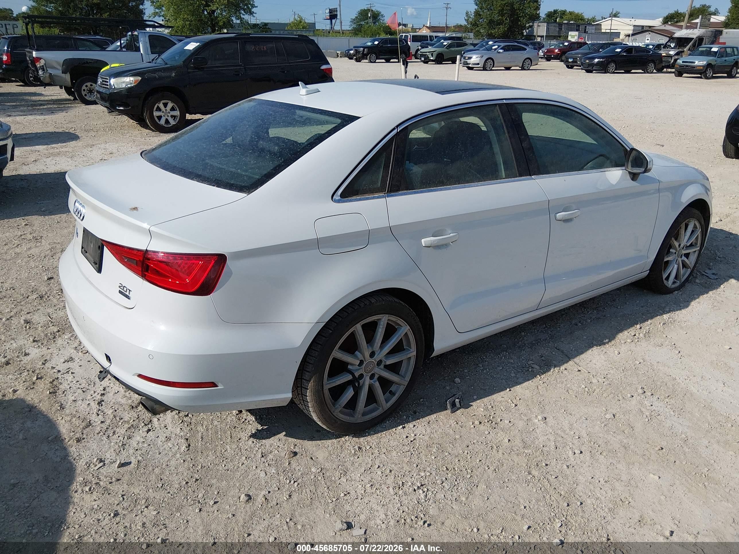 2015 Audi A3 2.0t Premium Белый vin: WAUEFGFF4F1112177