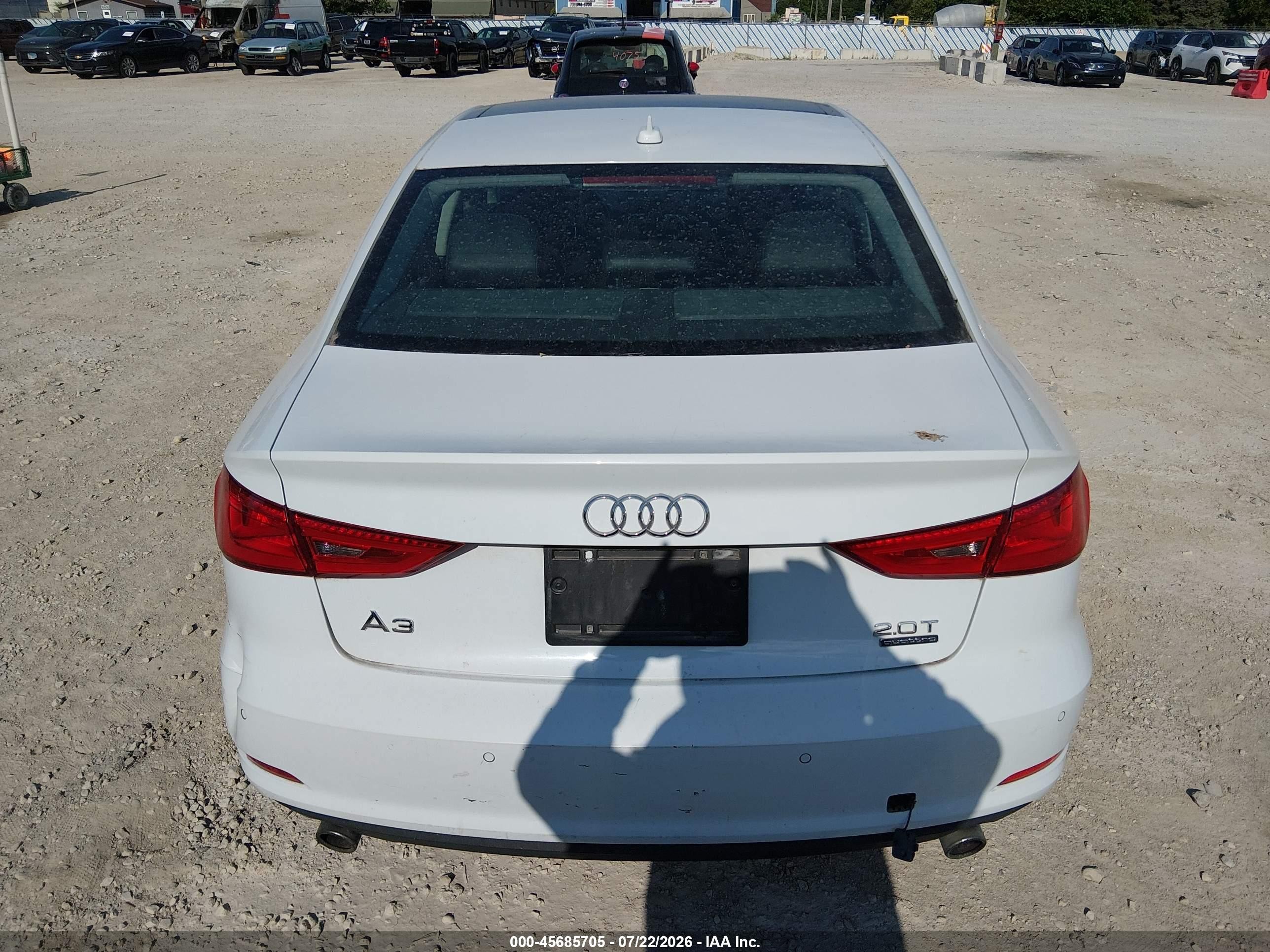 2015 Audi A3 2.0t Premium Белый vin: WAUEFGFF4F1112177