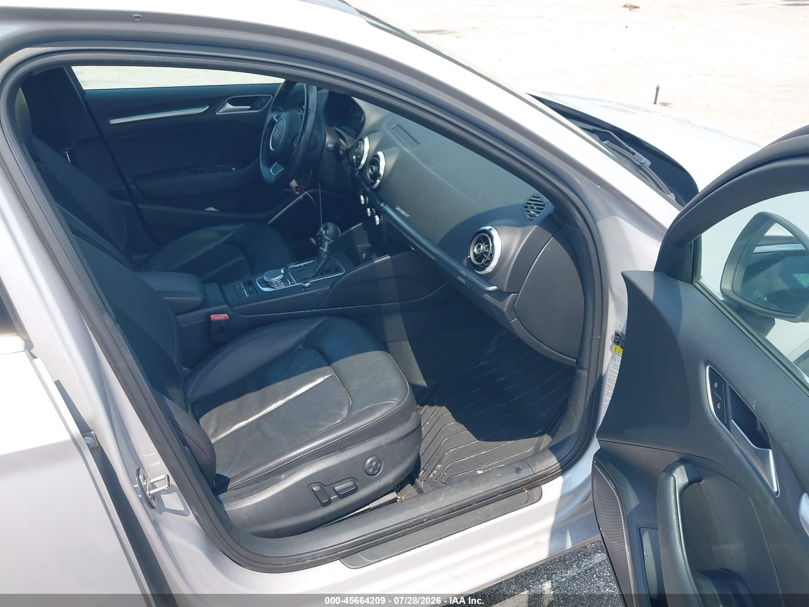 2015 Audi A3 2.0t Premium Серебряный vin: WAUEFGFF7F1069308