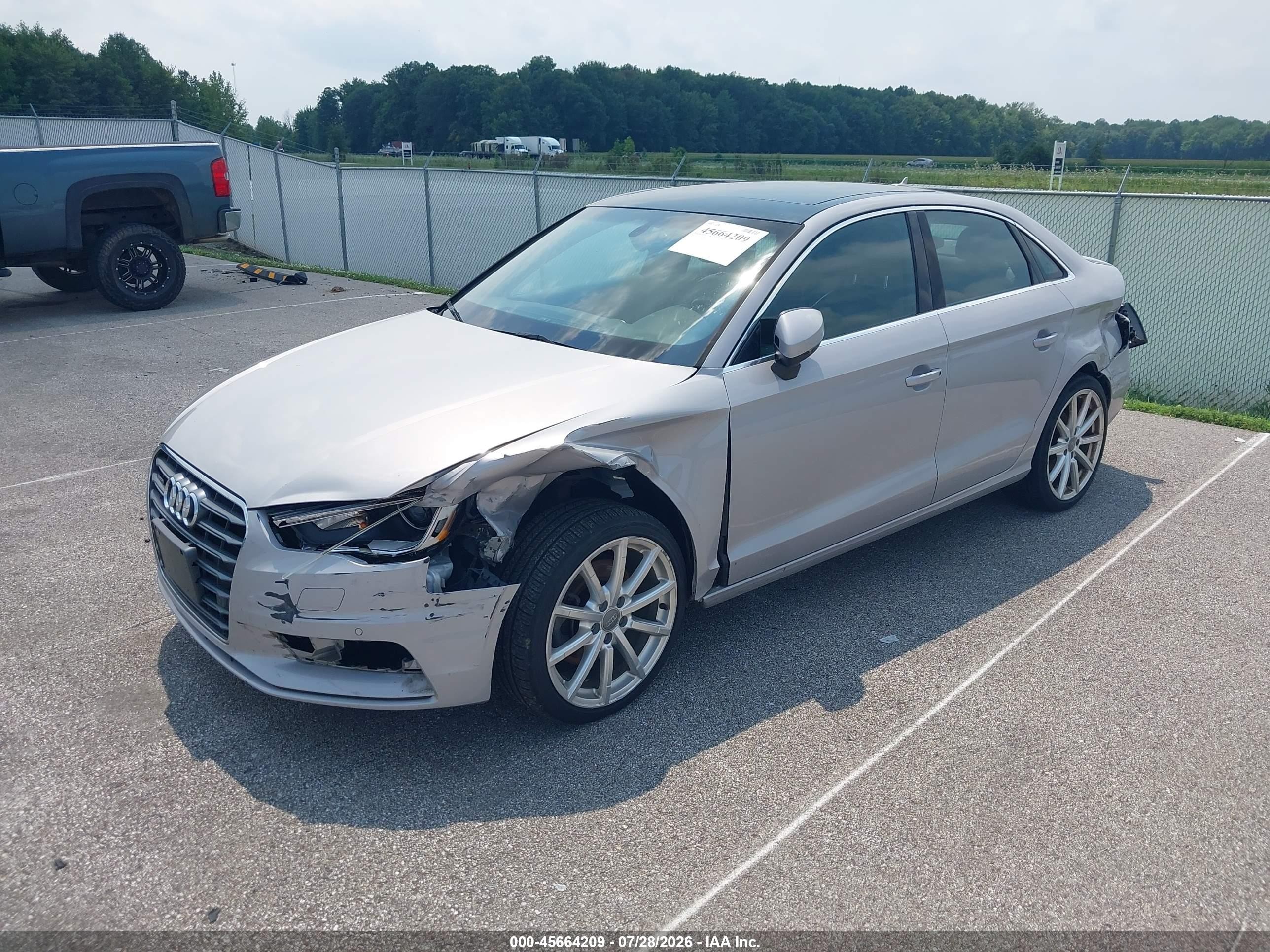 2015 Audi A3 2.0t Premium Серебряный vin: WAUEFGFF7F1069308
