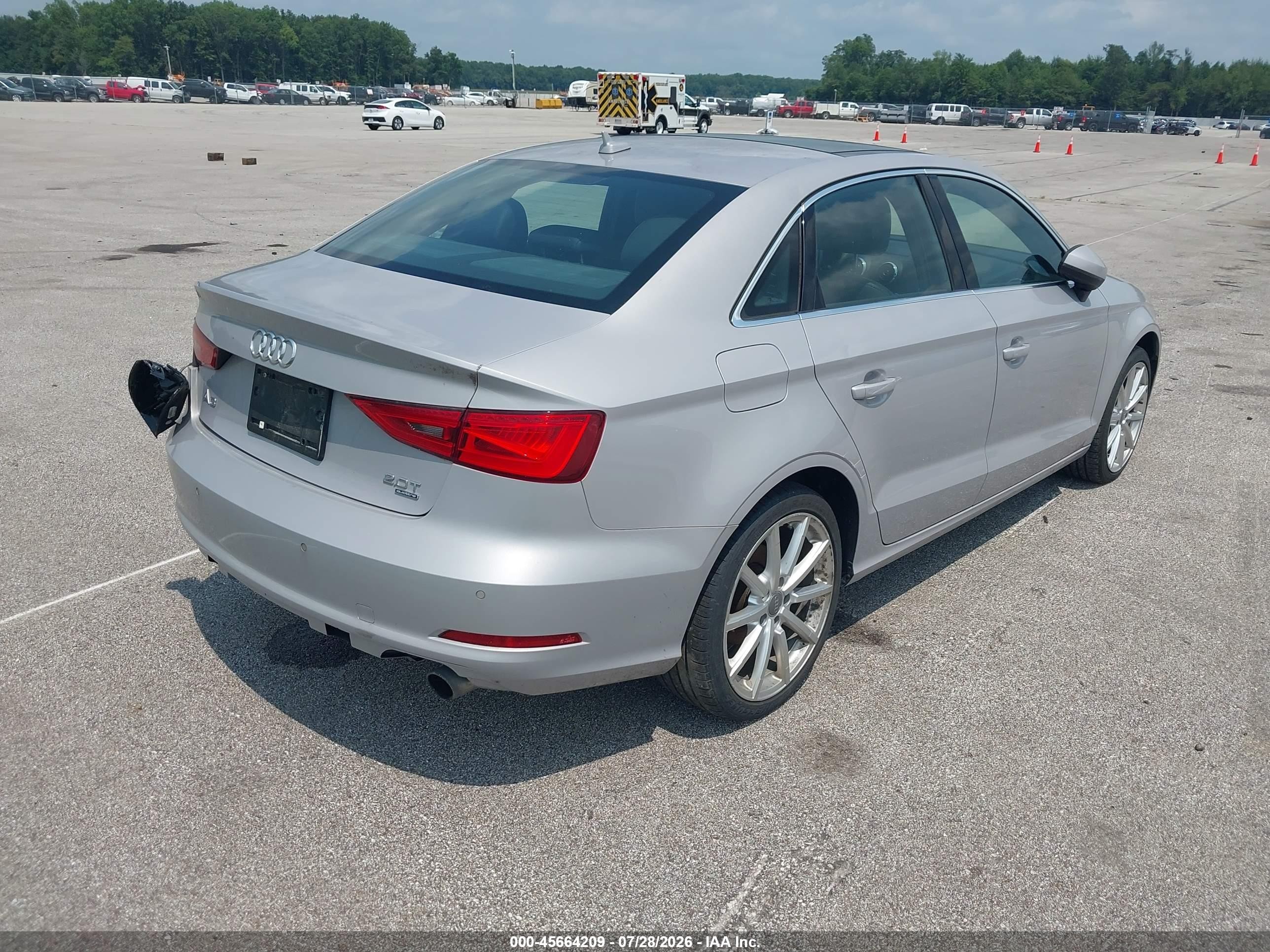 2015 Audi A3 2.0t Premium Серебряный vin: WAUEFGFF7F1069308