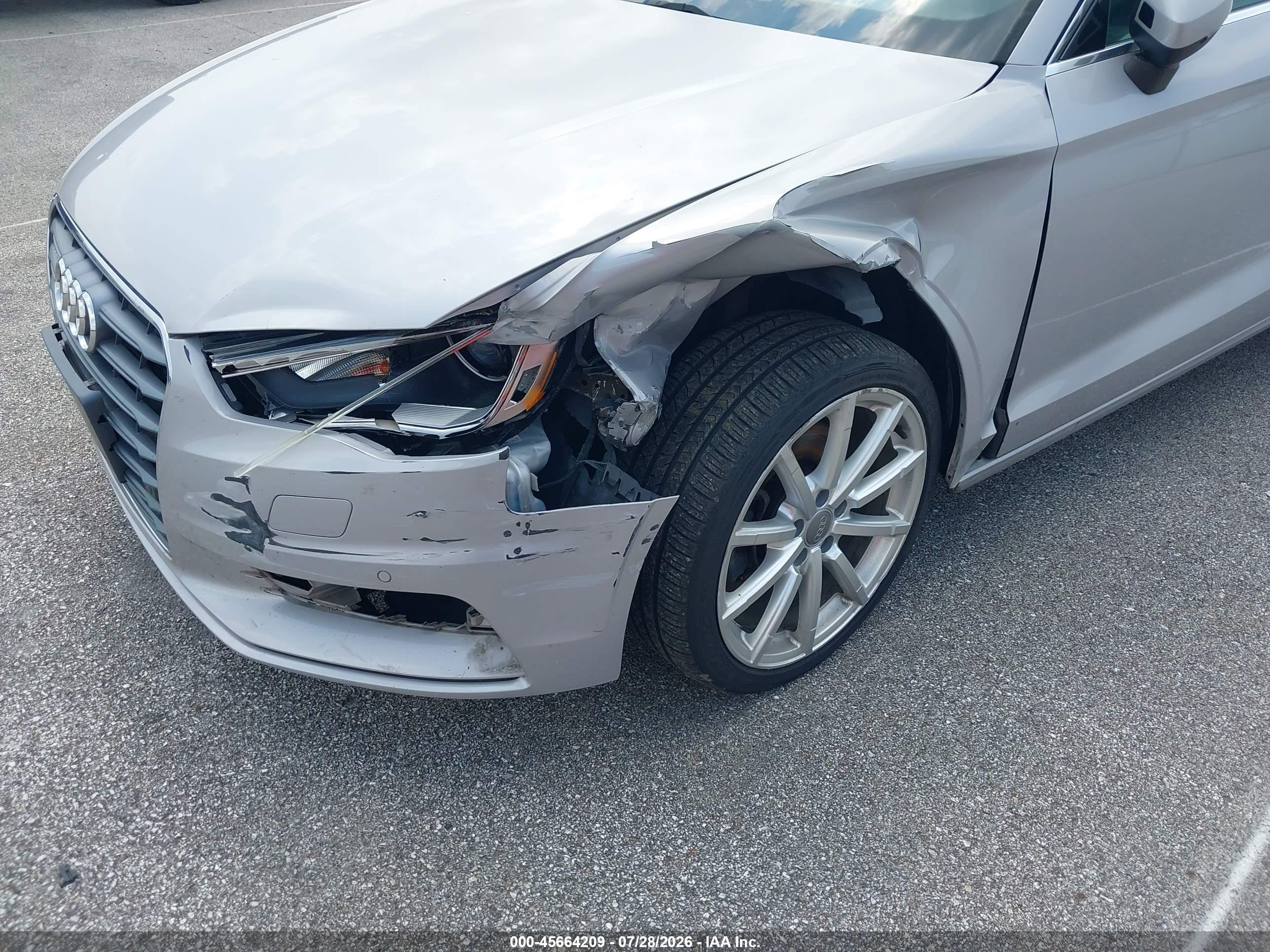 2015 Audi A3 2.0t Premium Серебряный vin: WAUEFGFF7F1069308