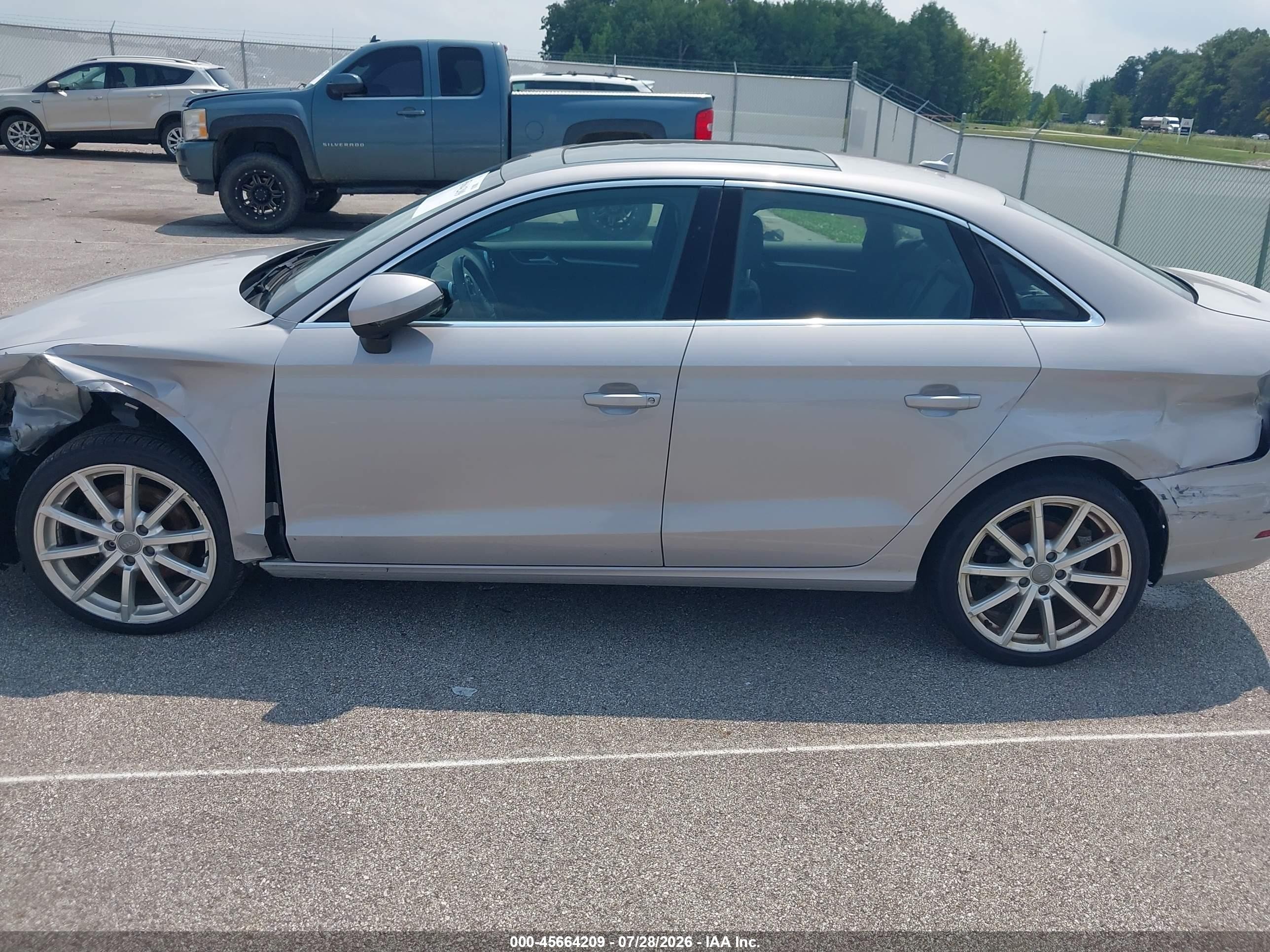 2015 Audi A3 2.0t Premium Серебряный vin: WAUEFGFF7F1069308