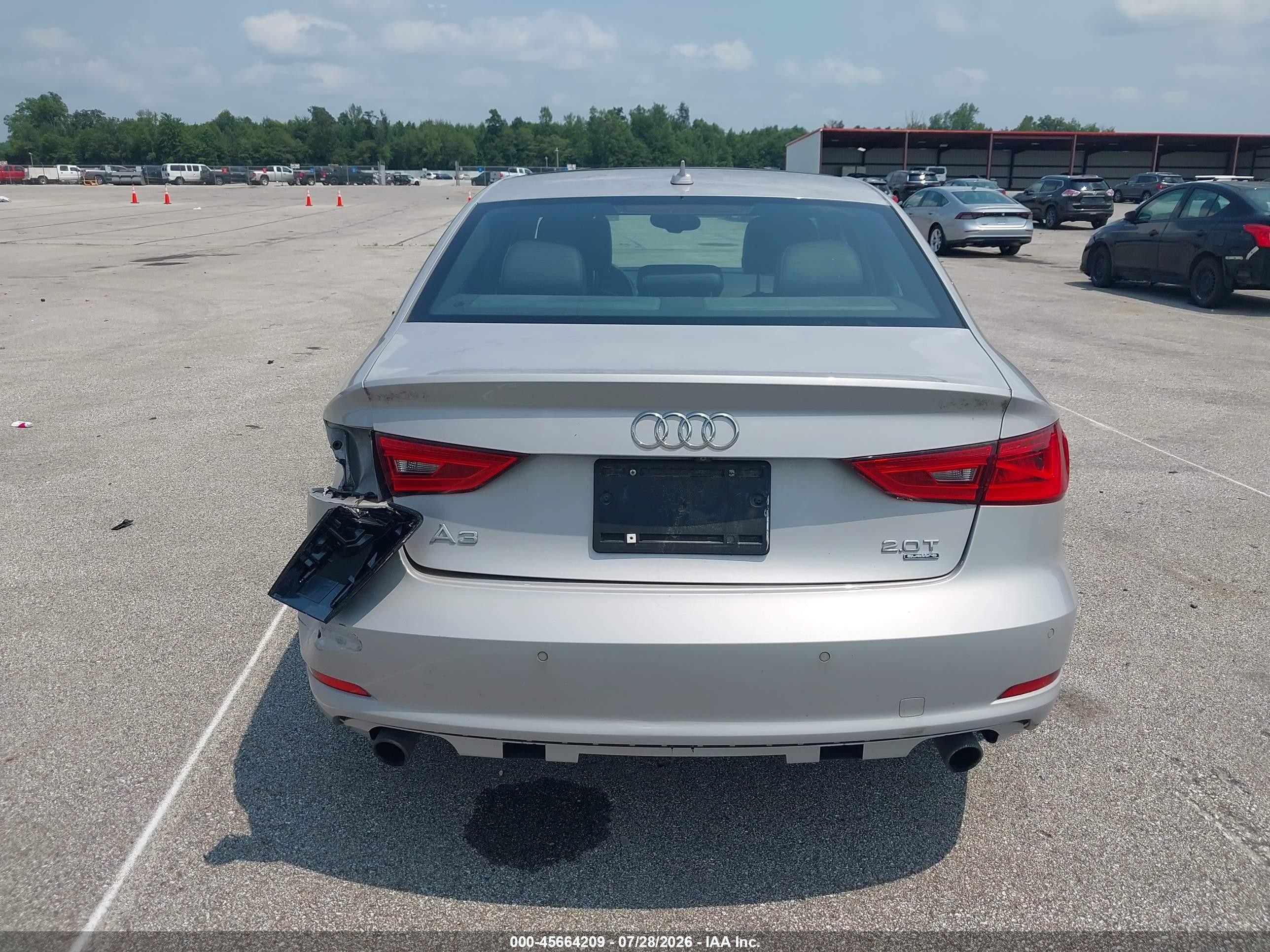2015 Audi A3 2.0t Premium Серебряный vin: WAUEFGFF7F1069308