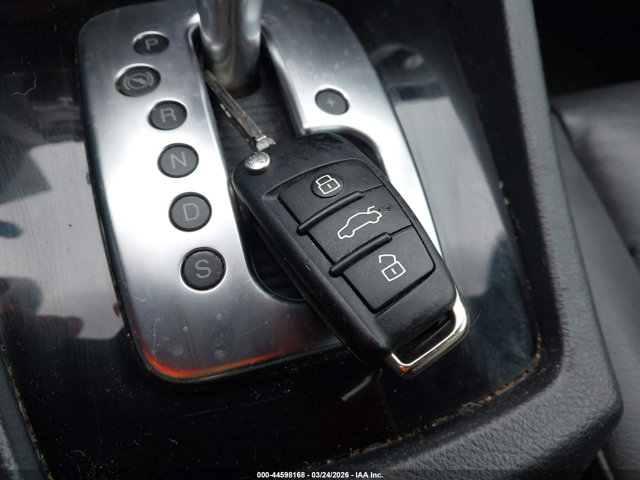 2007 Audi A4 3.2 Red vin: WAUEH78E67A130485