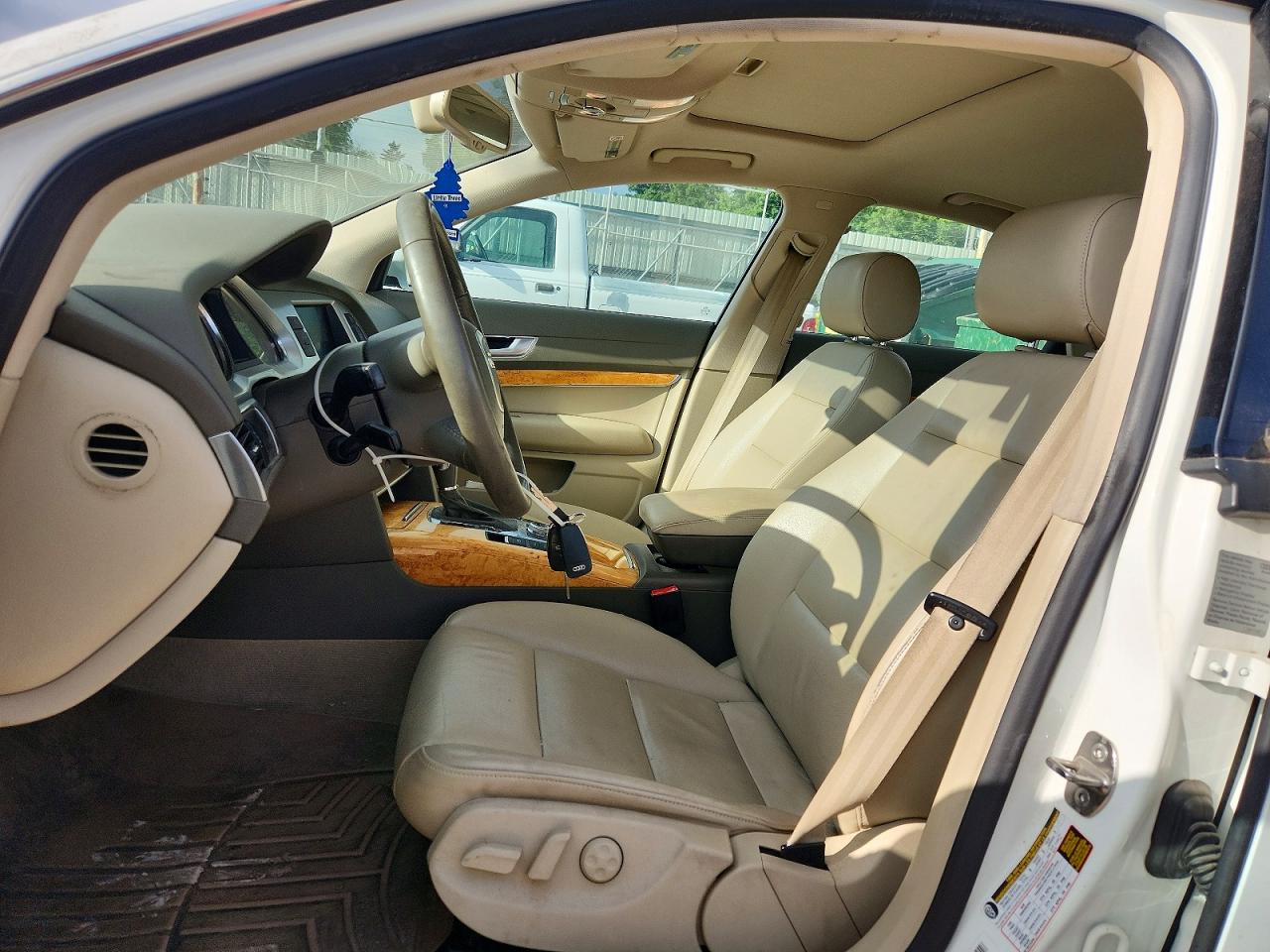 2010 Audi A6 Premium Plus White vin: WAUEKAFB9AN010087