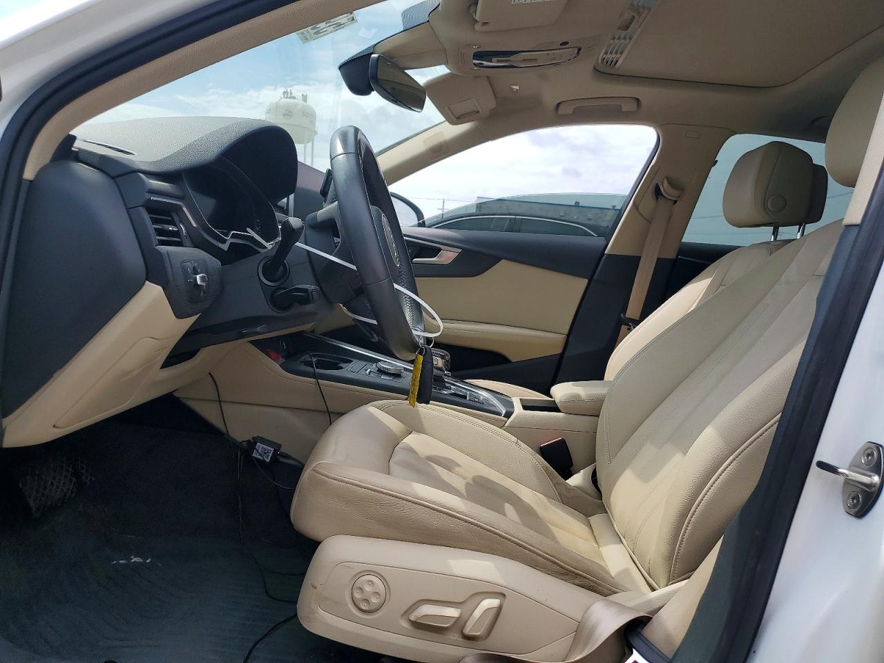 2019 Audi A4 Premium Plus White vin: WAUENAF40KN010229