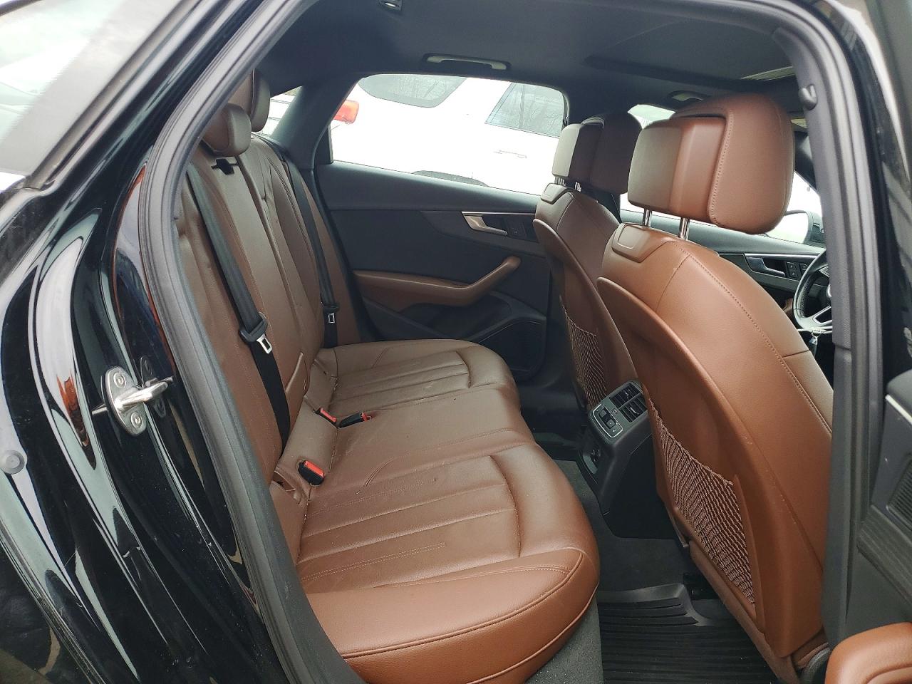 2017 Audi A4 Premium Plus Черный vin: WAUENAF42HN019393