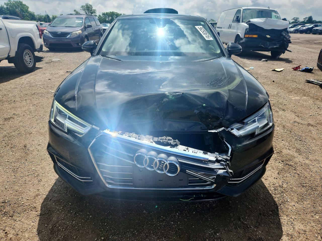 2017 Audi A4 Premium Plus Черный vin: WAUENAF43HN038941