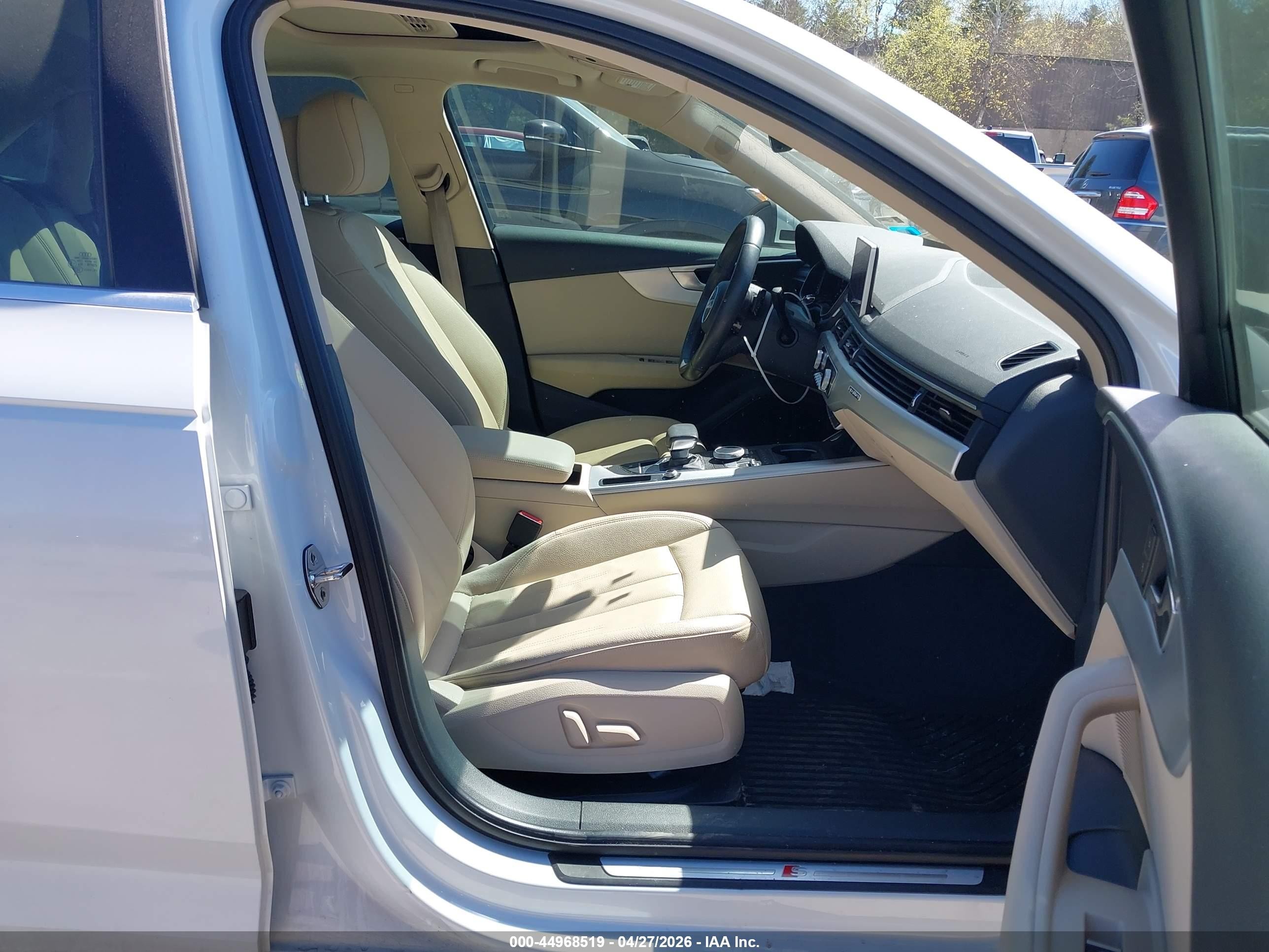 2017 Audi A4 2.0t Premium White vin: WAUENAF46HN028744