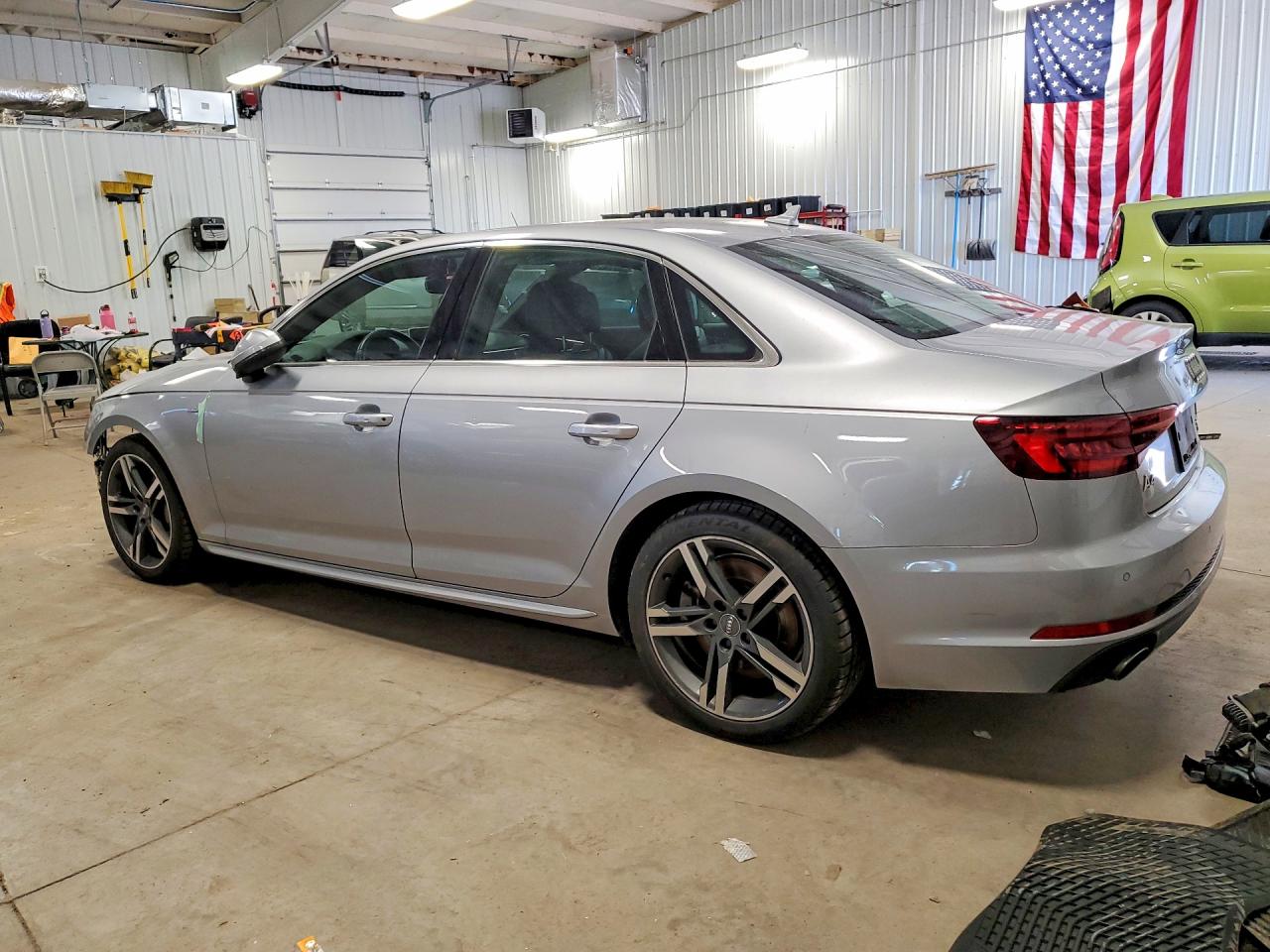 2018 Audi A4 Premium Plus Серебряный vin: WAUENAF46JA090951