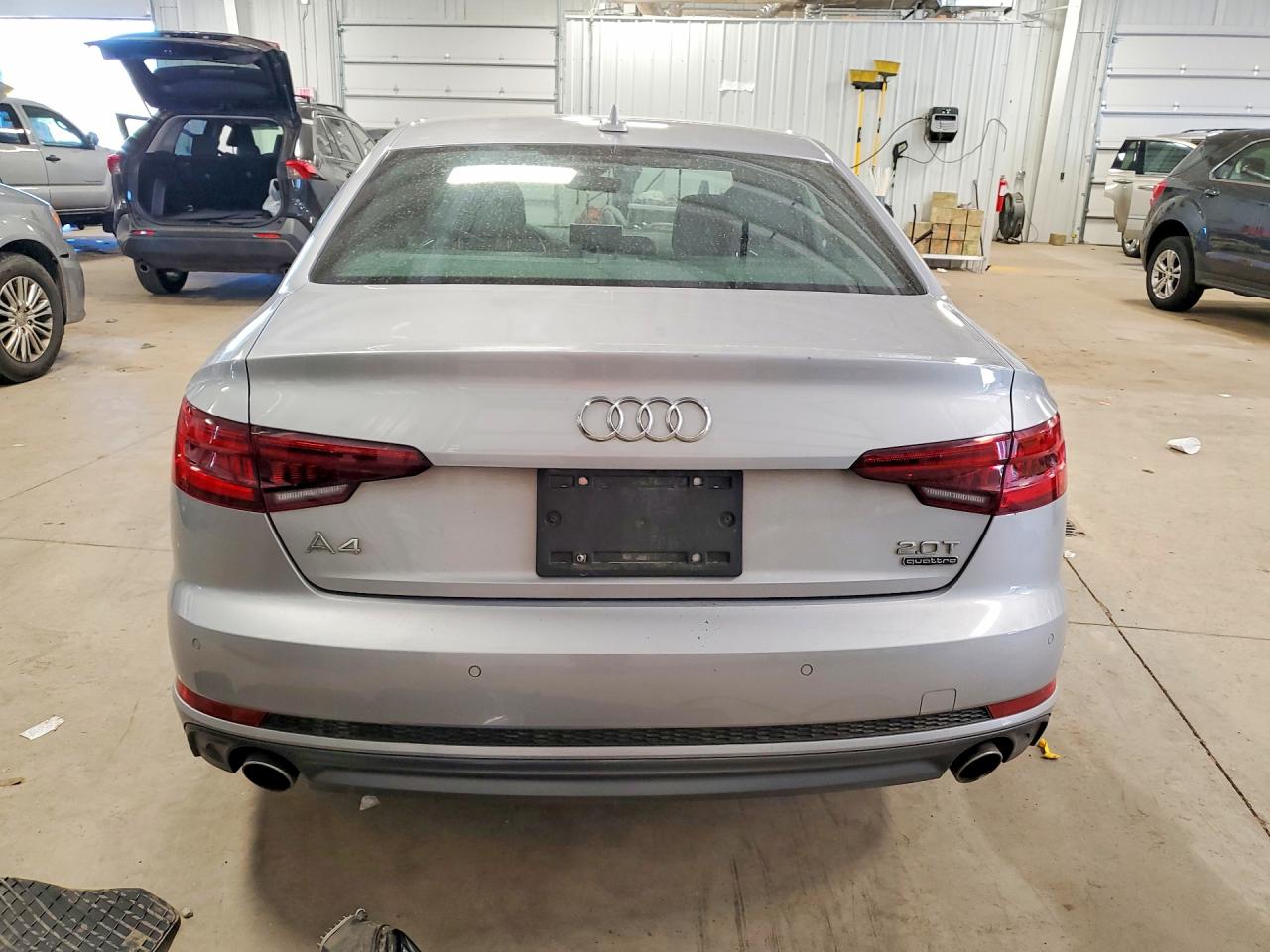 2018 Audi A4 Premium Plus Серебряный vin: WAUENAF46JA090951