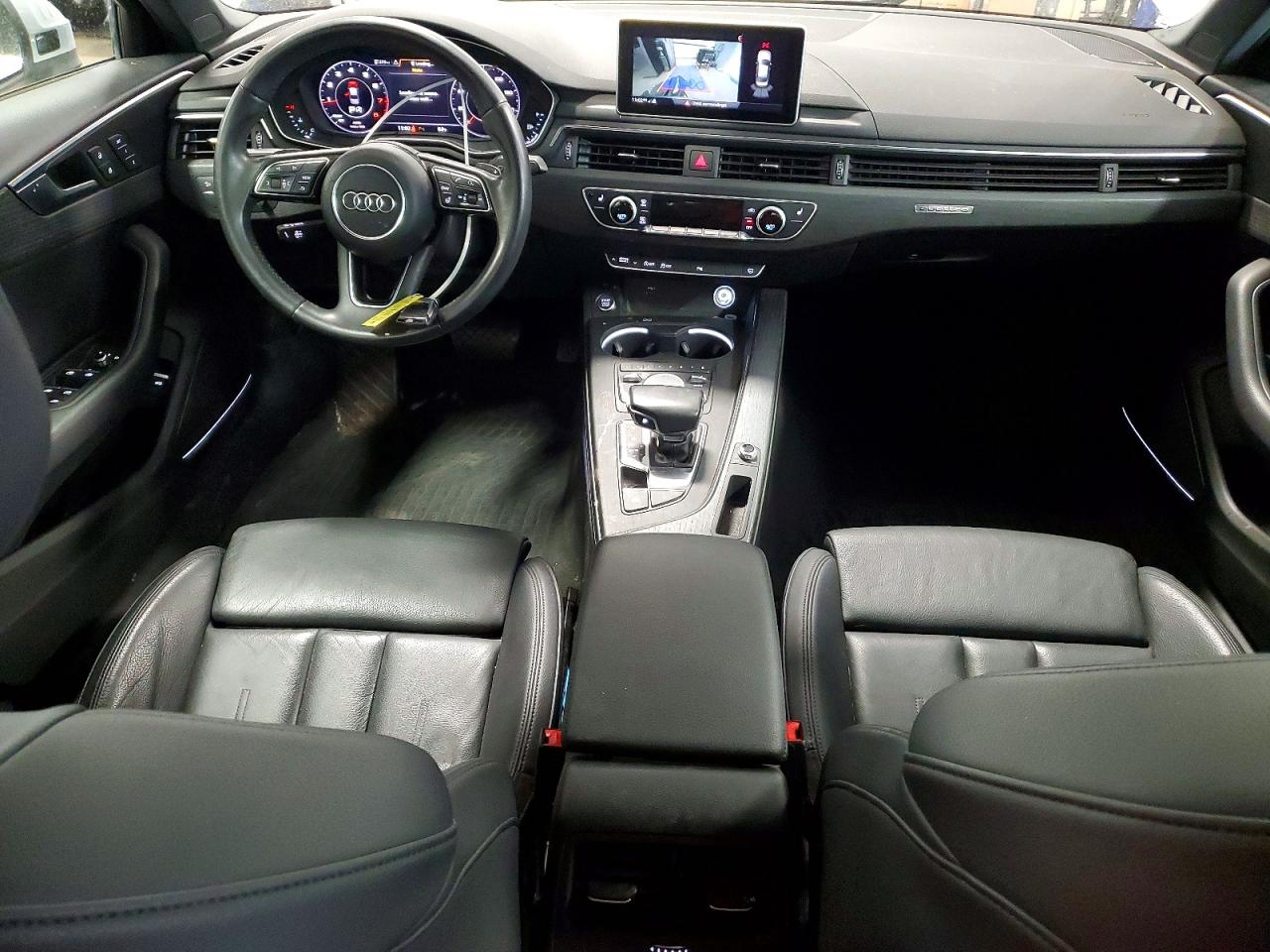 2018 Audi A4 Premium Plus Серебряный vin: WAUENAF46JA090951