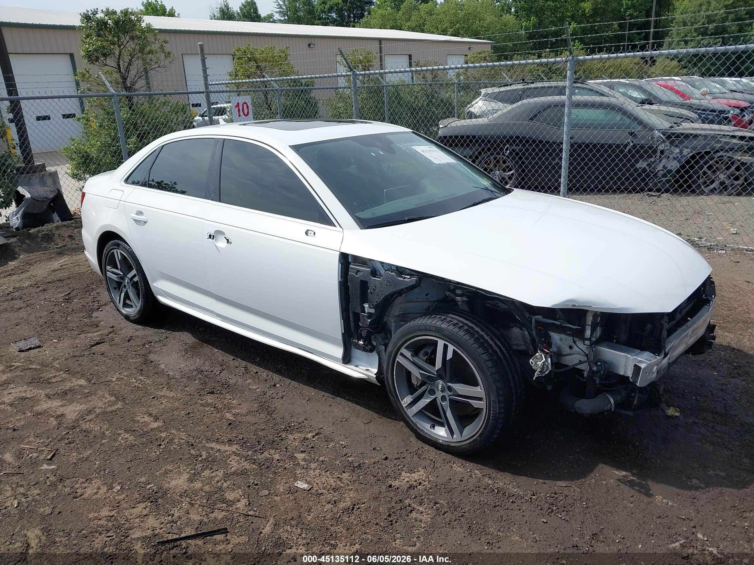 2017 Audi A4 2.0t Premium Белый vin: WAUENAF4XHN024390