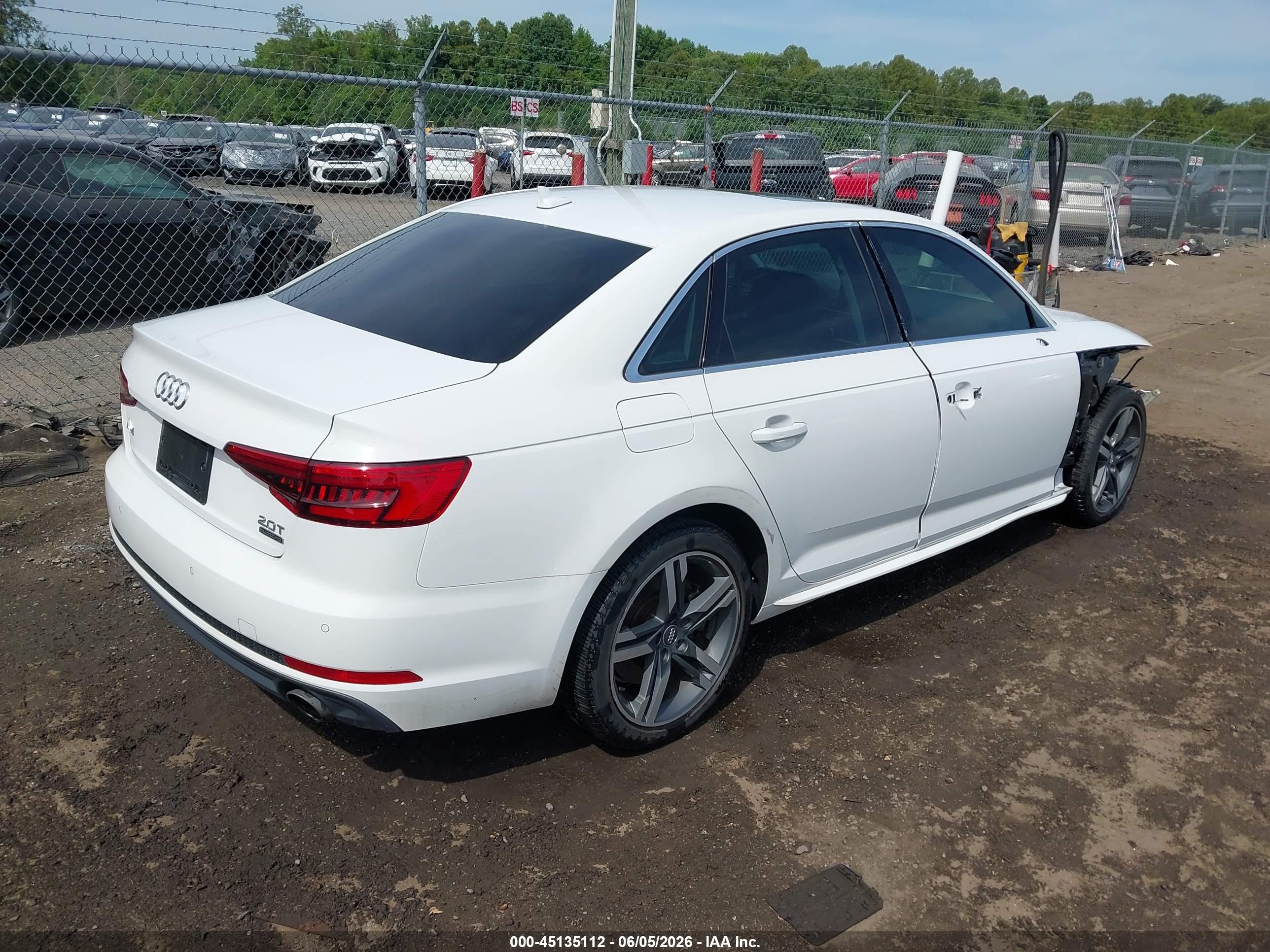 2017 Audi A4 2.0t Premium Белый vin: WAUENAF4XHN024390