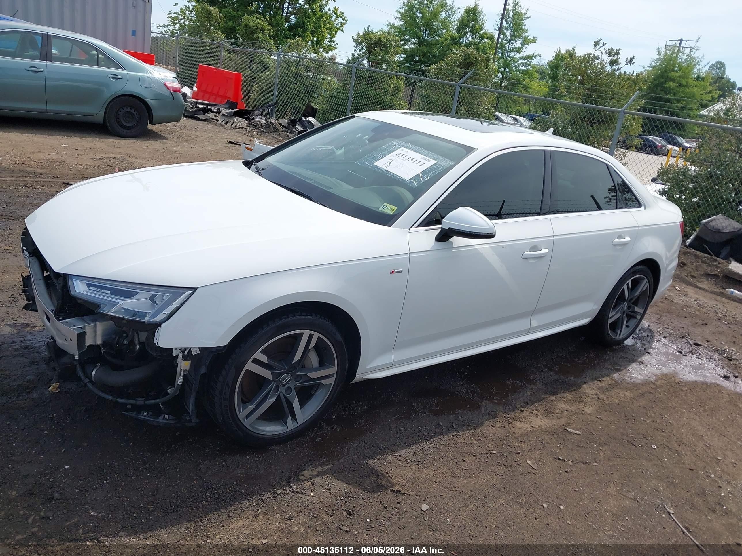2017 Audi A4 2.0t Premium Белый vin: WAUENAF4XHN024390