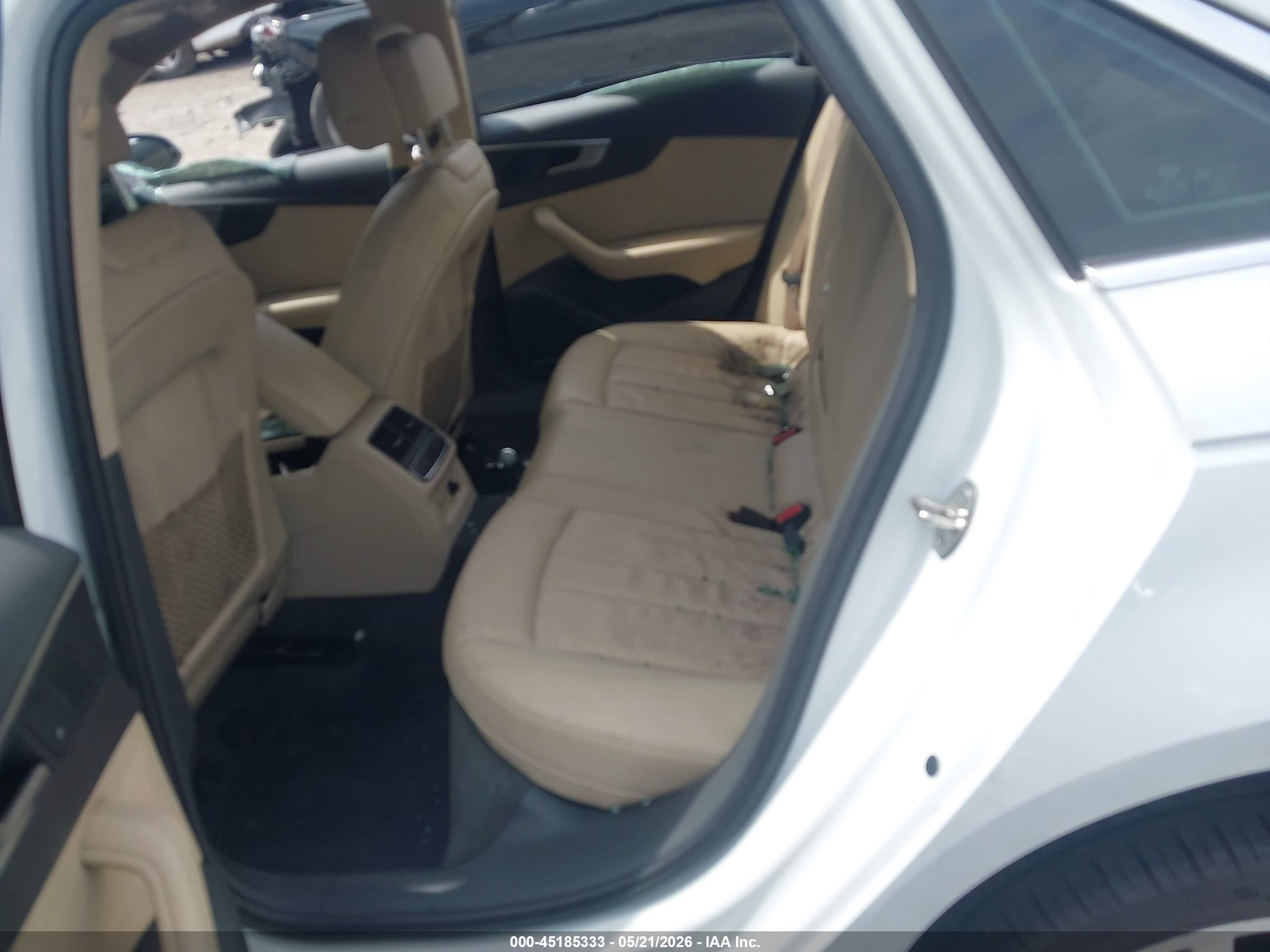 2019 Audi A4 45 Premium Белый vin: WAUENAF4XKA066427