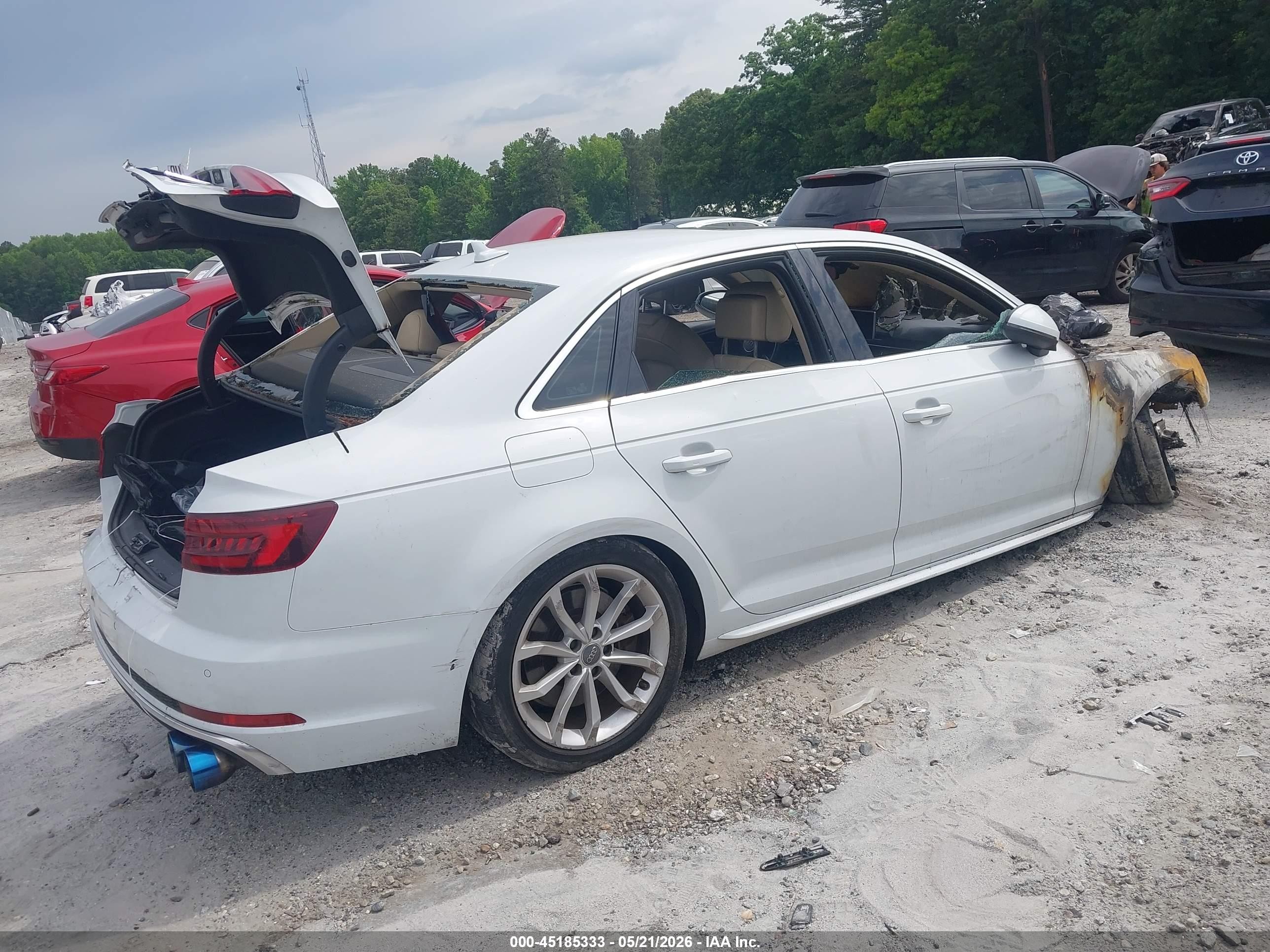 2019 Audi A4 45 Premium Белый vin: WAUENAF4XKA066427