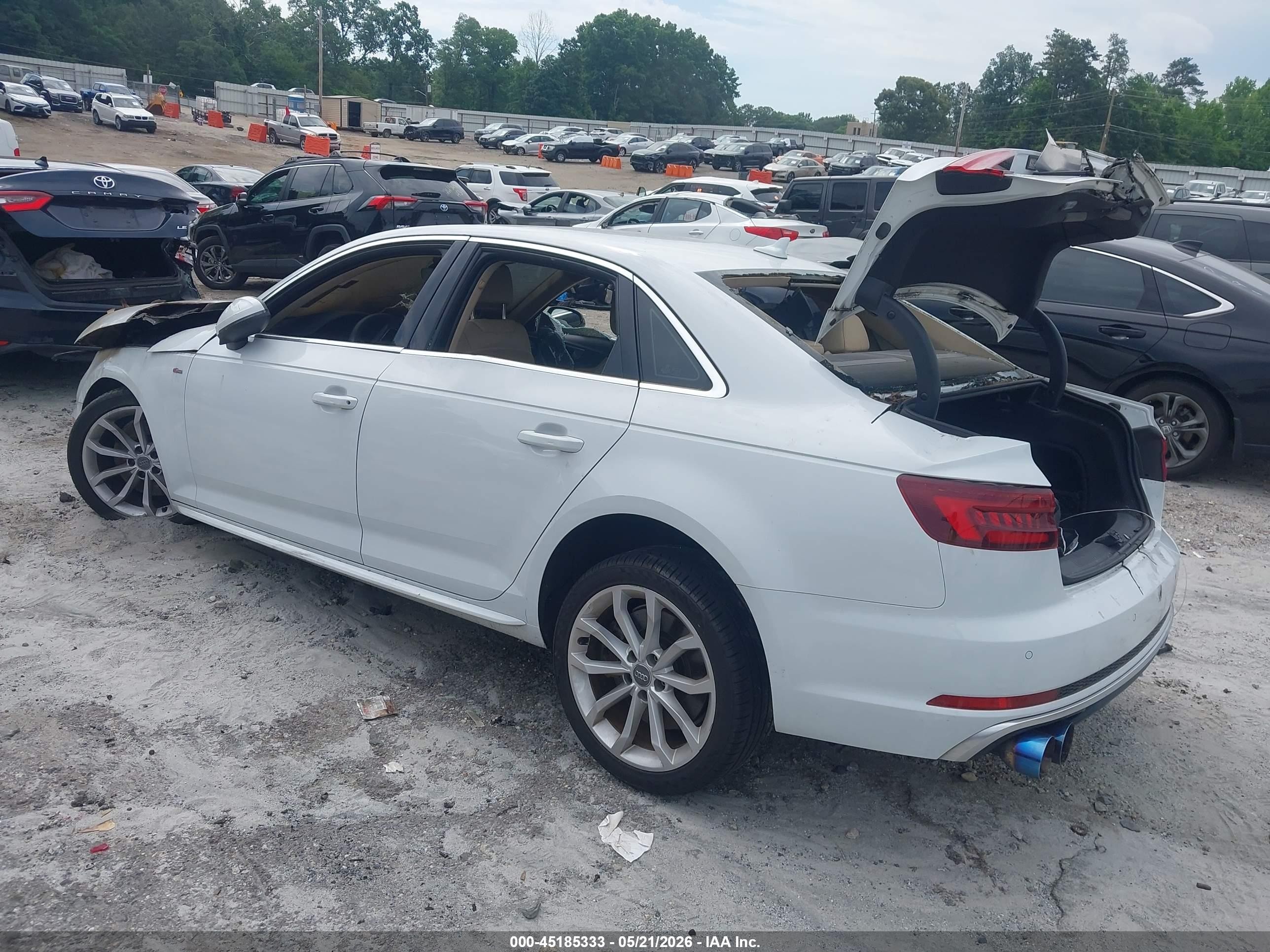2019 Audi A4 45 Premium Белый vin: WAUENAF4XKA066427