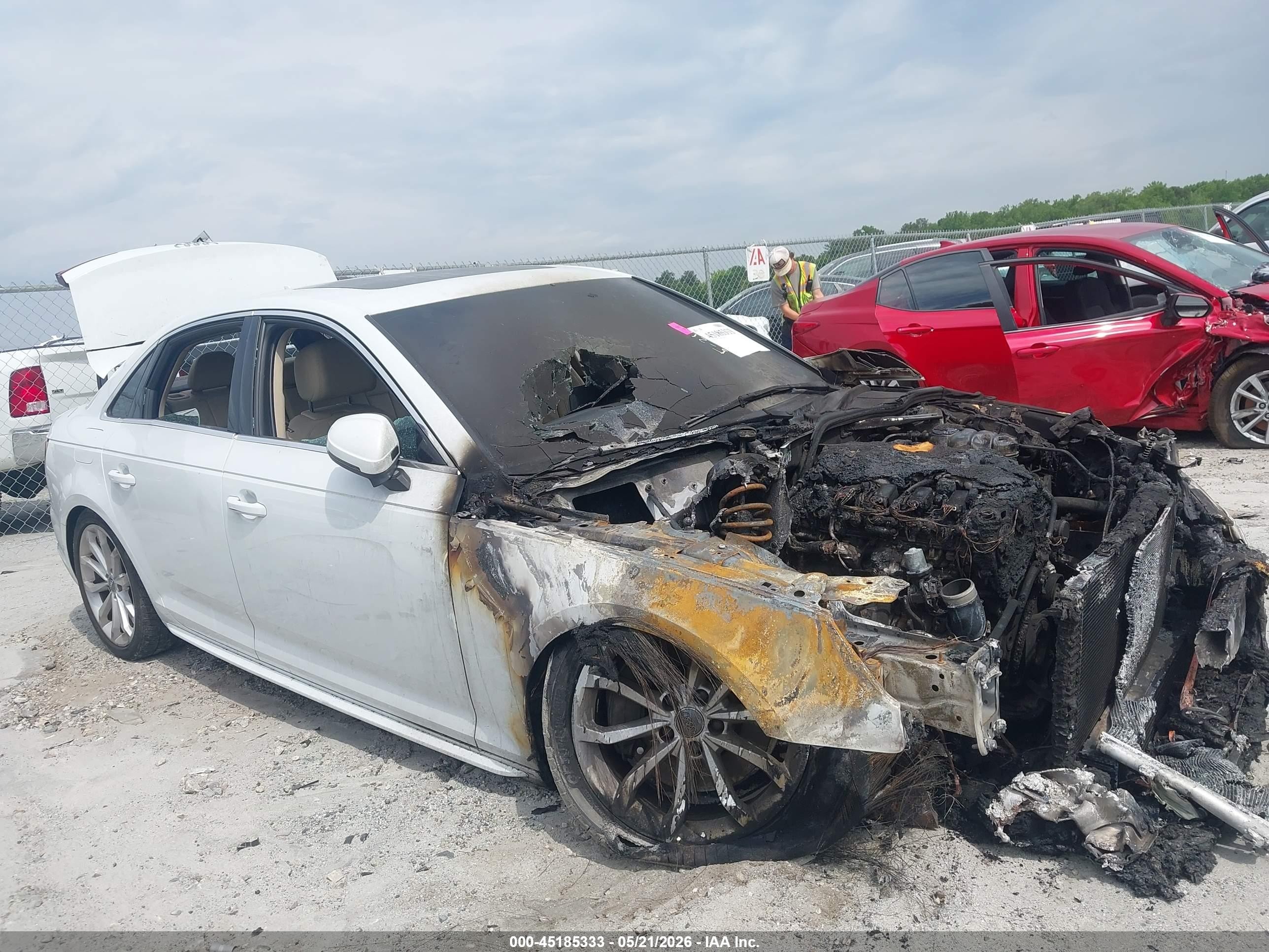 2019 Audi A4 45 Premium Белый vin: WAUENAF4XKA066427