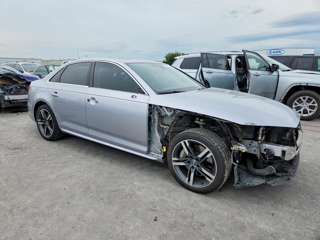 2017 Audi A4 Premium Plus Серебряный vin: WAUENBF48HN015709