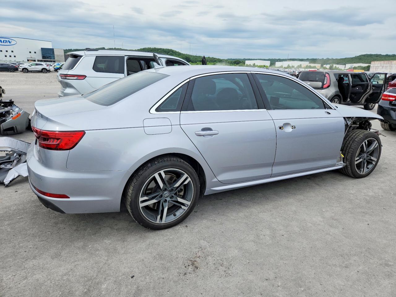 2017 Audi A4 Premium Plus Серебряный vin: WAUENBF48HN015709