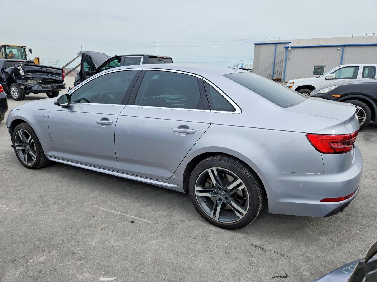 2017 Audi A4 Premium Plus Серебряный vin: WAUENBF48HN015709