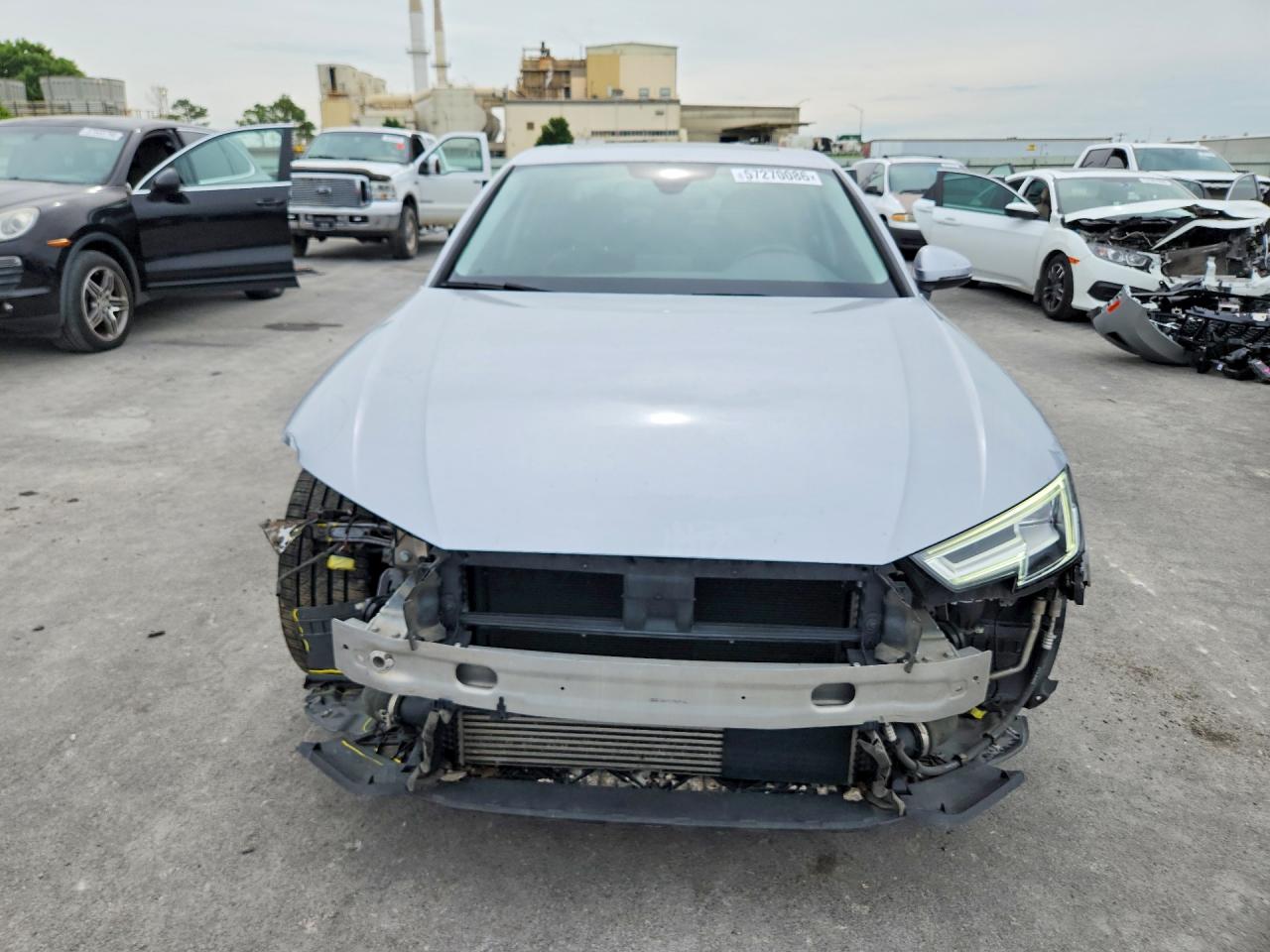 2017 Audi A4 Premium Plus Серебряный vin: WAUENBF48HN015709