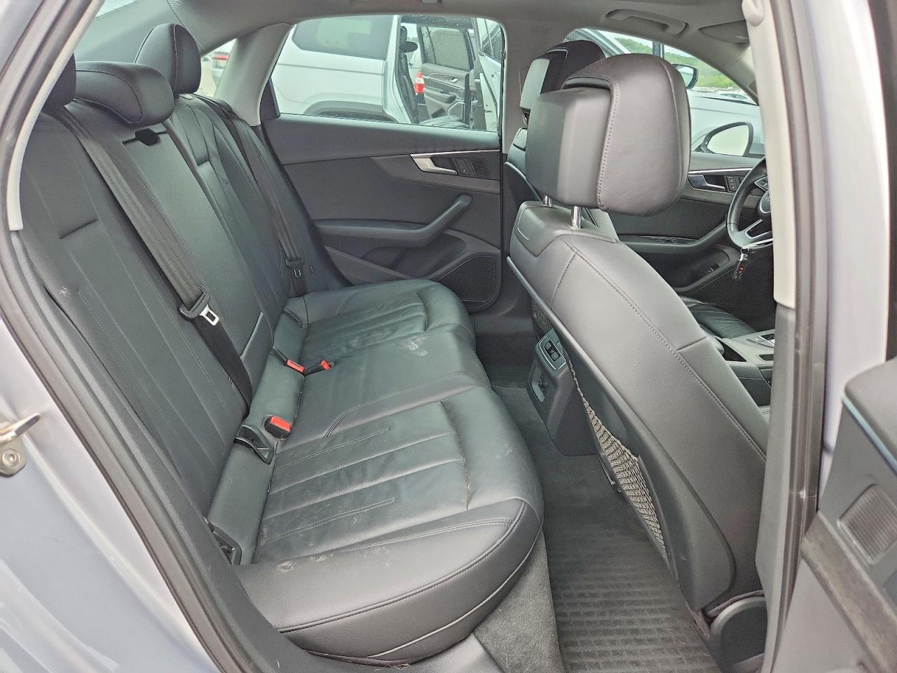 2017 Audi A4 Premium Plus Серебряный vin: WAUENBF48HN015709