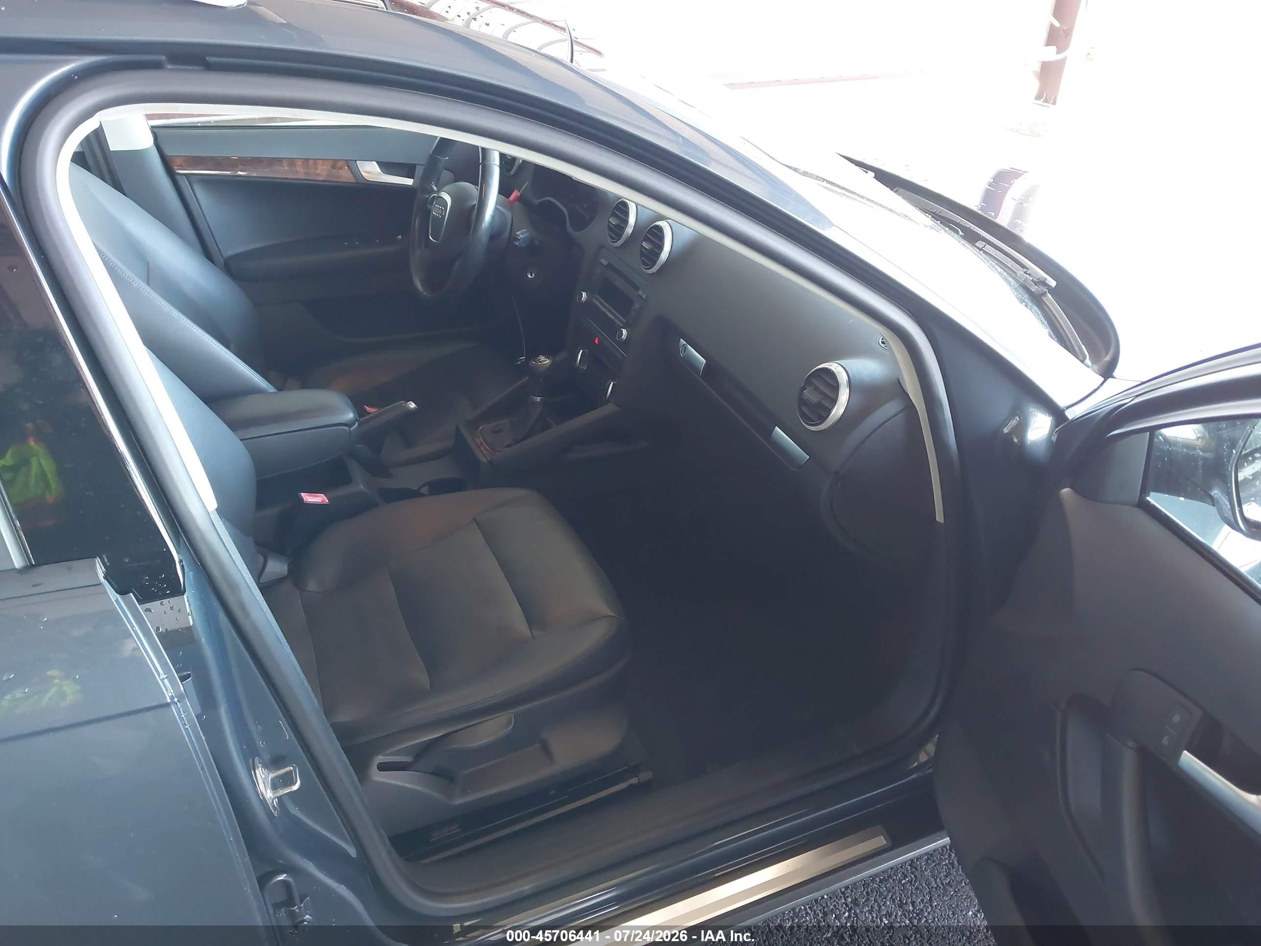 2013 Audi A3 2.0t Premium Blue vin: WAUFEAFM4DA012869