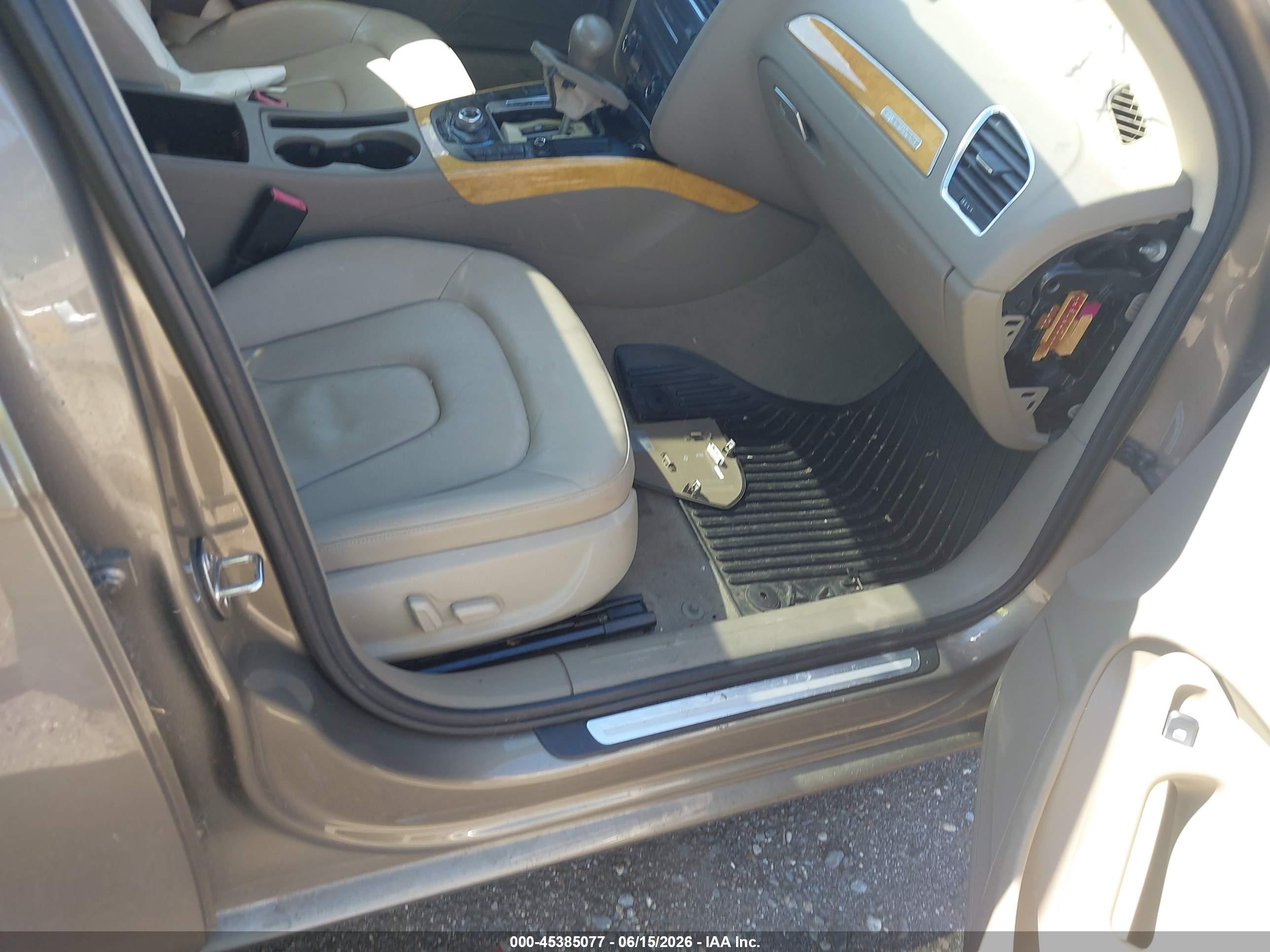 2010 Audi A4 2.0t Premium Gold vin: WAUFFAFL0AN037311