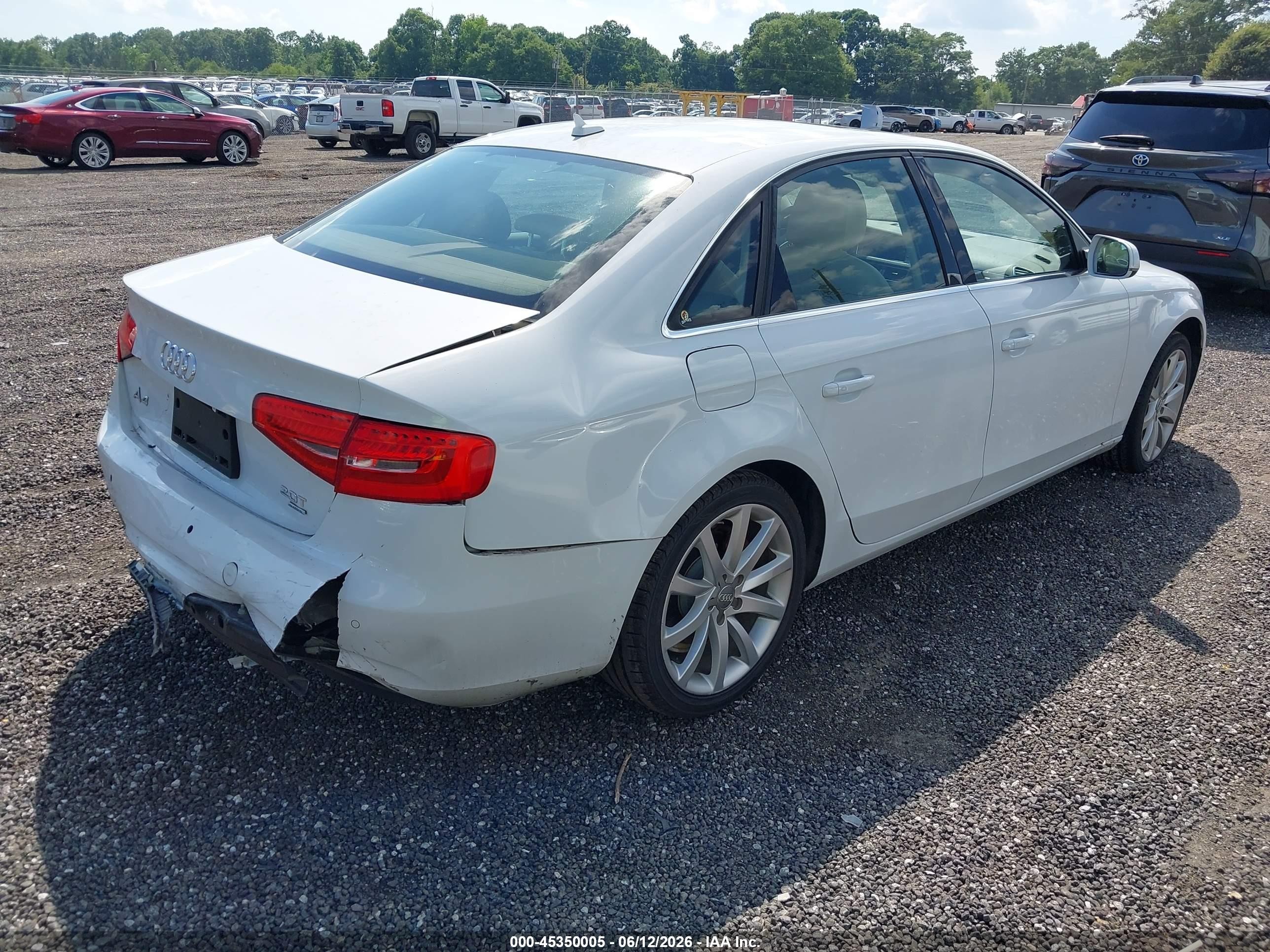 2013 Audi A4 2.0t Premium Белый vin: WAUFFAFL0DN023073