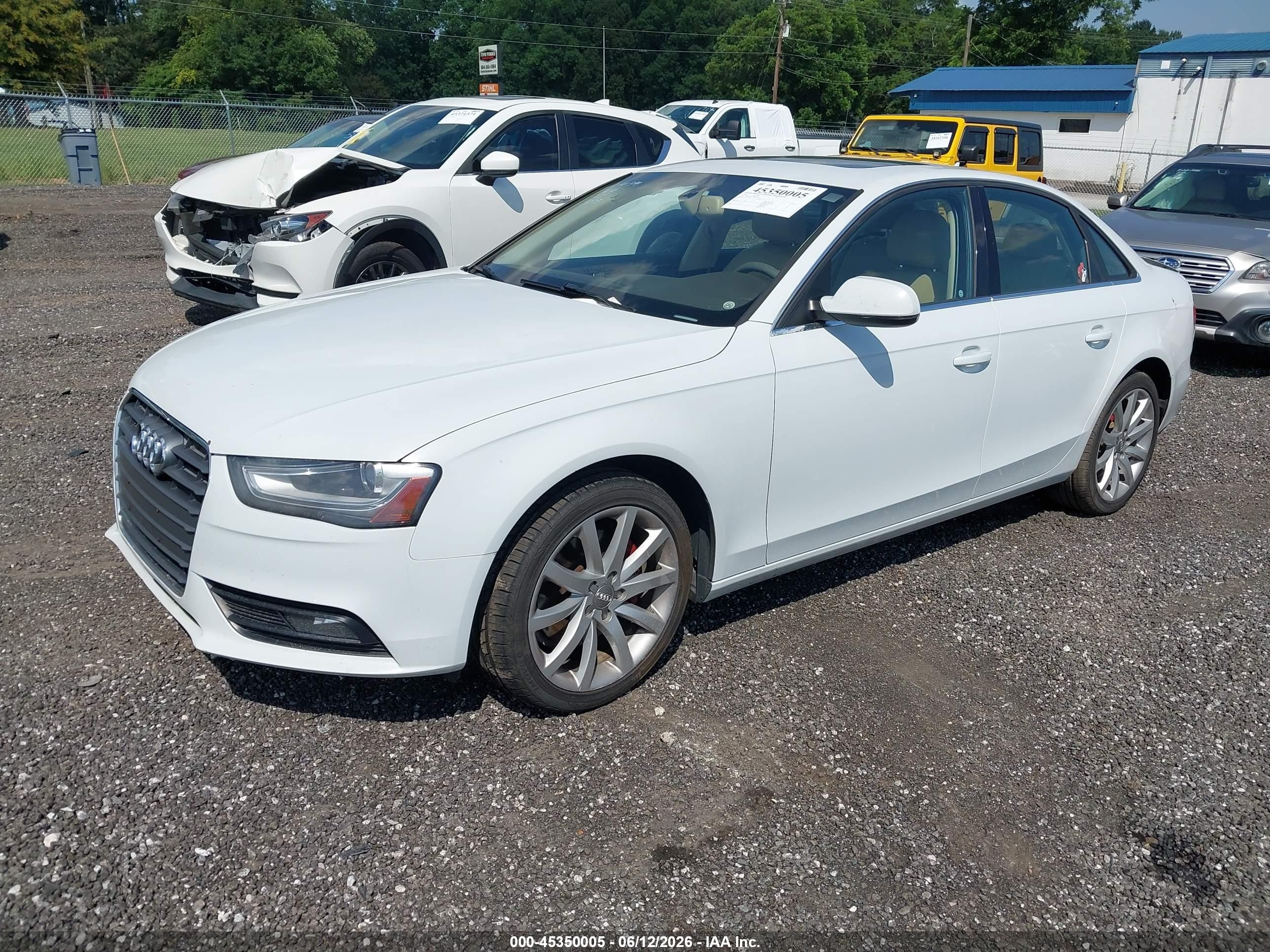 2013 Audi A4 2.0t Premium Белый vin: WAUFFAFL0DN023073