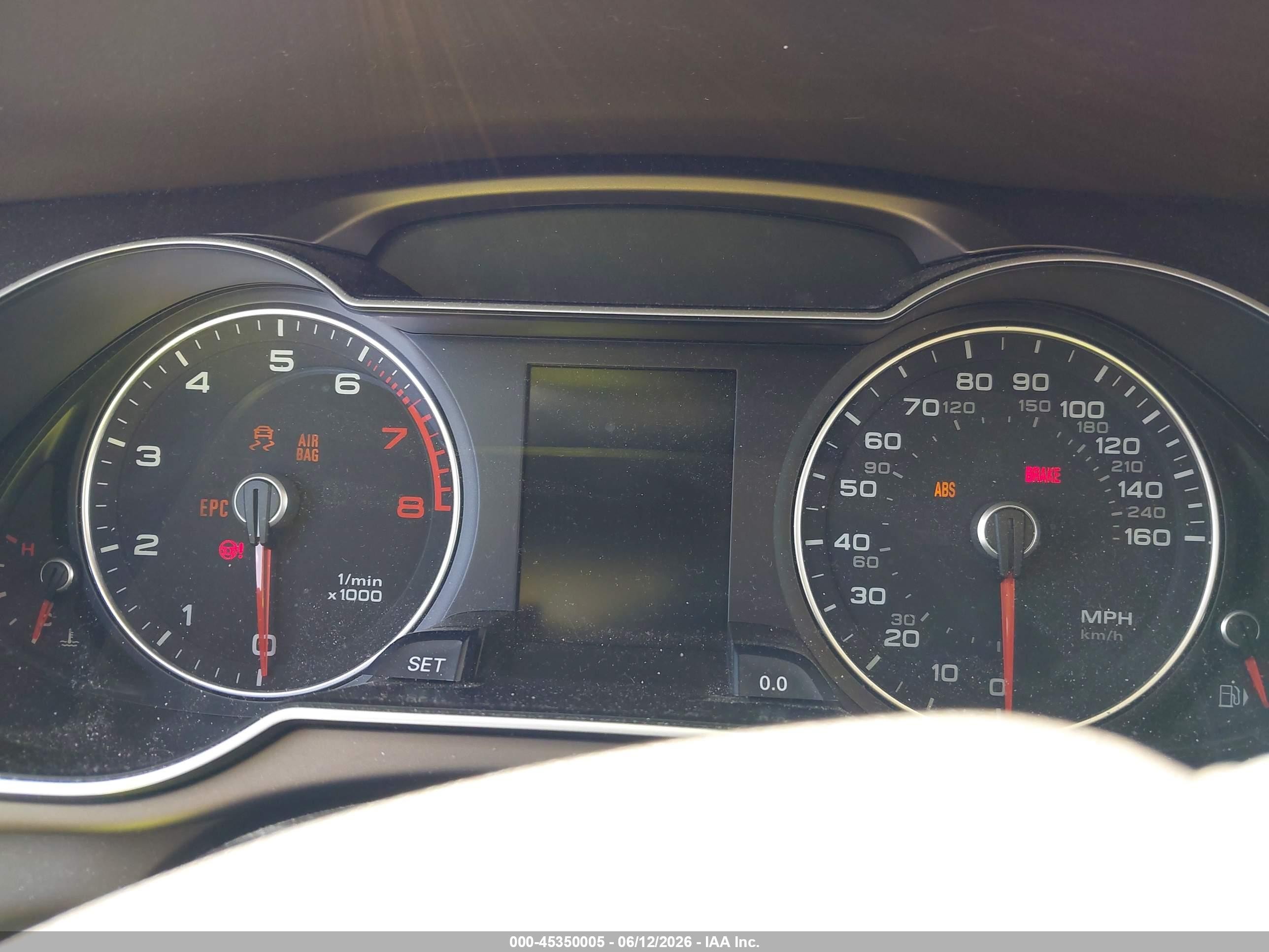 2013 Audi A4 2.0t Premium Белый vin: WAUFFAFL0DN023073