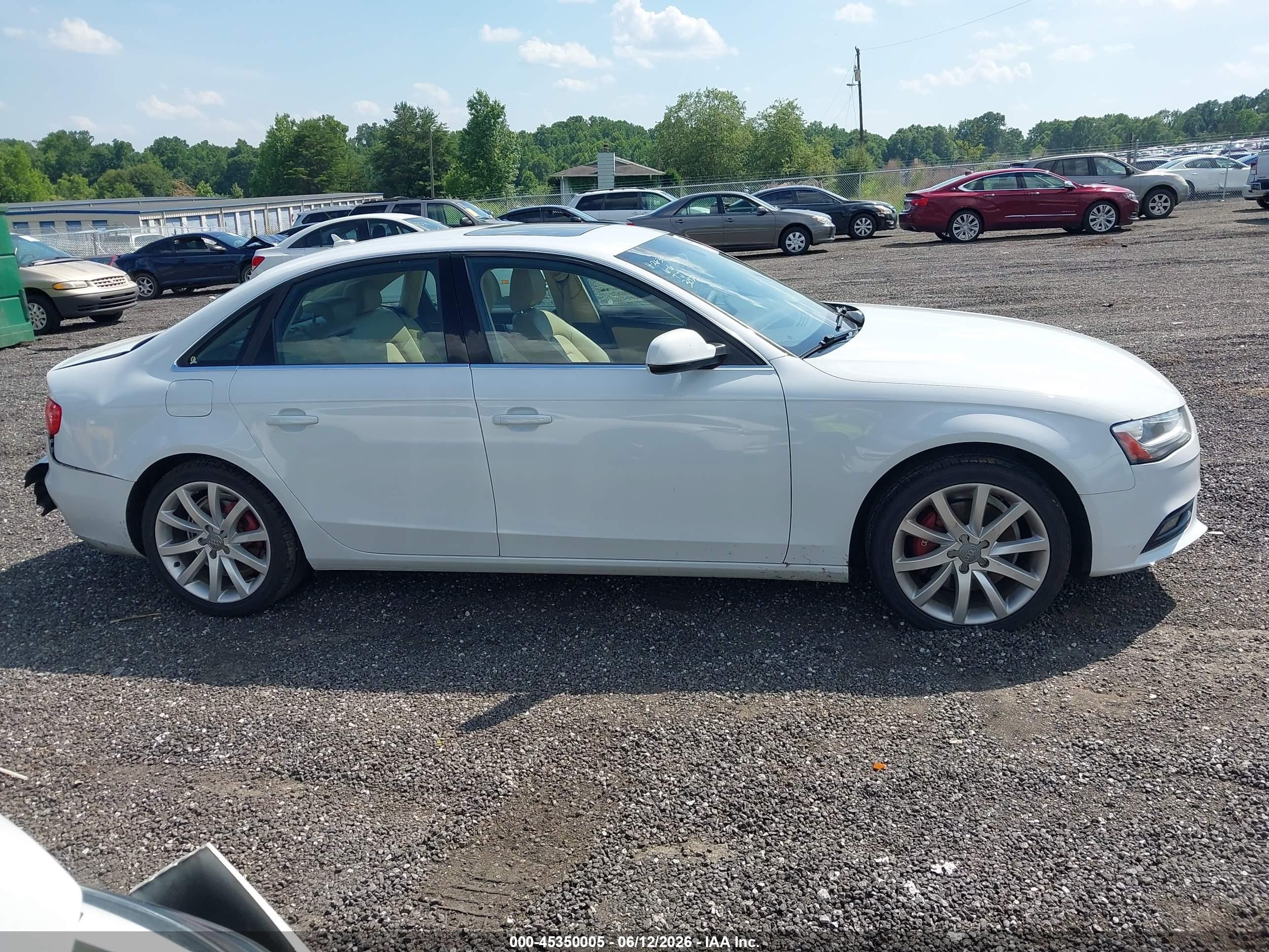 2013 Audi A4 2.0t Premium Белый vin: WAUFFAFL0DN023073