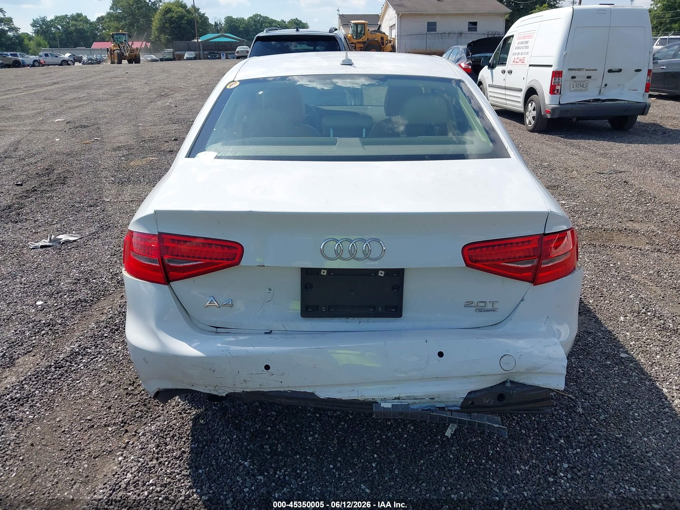 2013 Audi A4 2.0t Premium Белый vin: WAUFFAFL0DN023073