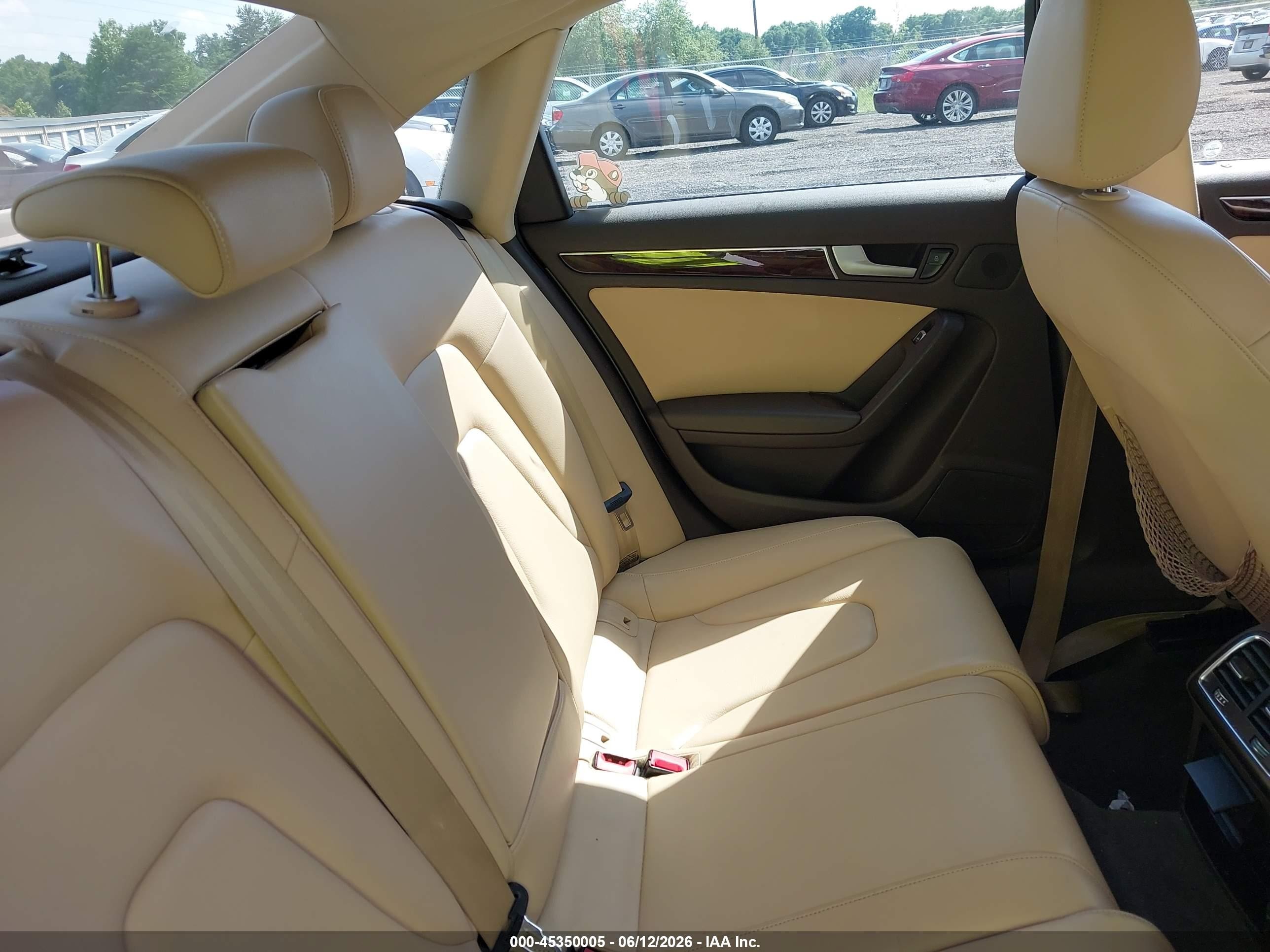 2013 Audi A4 2.0t Premium Белый vin: WAUFFAFL0DN023073