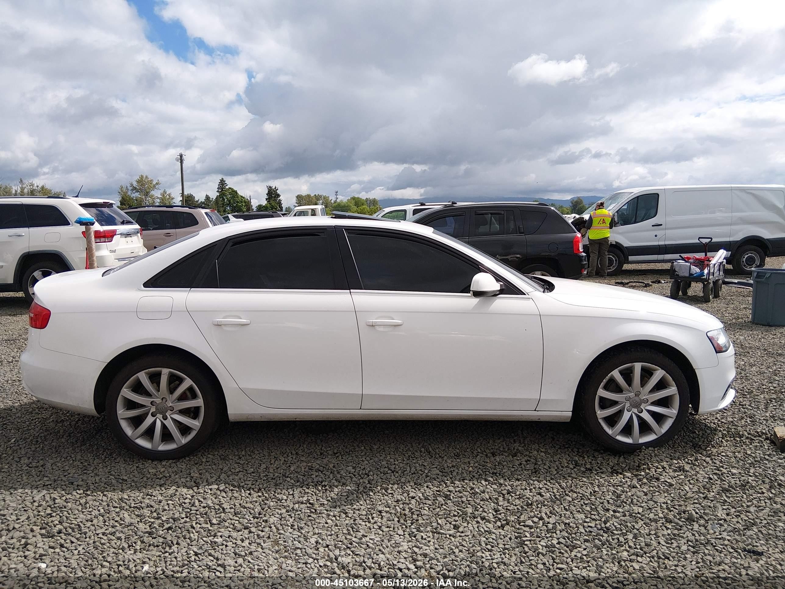 2013 Audi A4 2.0t Premium White vin: WAUFFAFL0DN050340