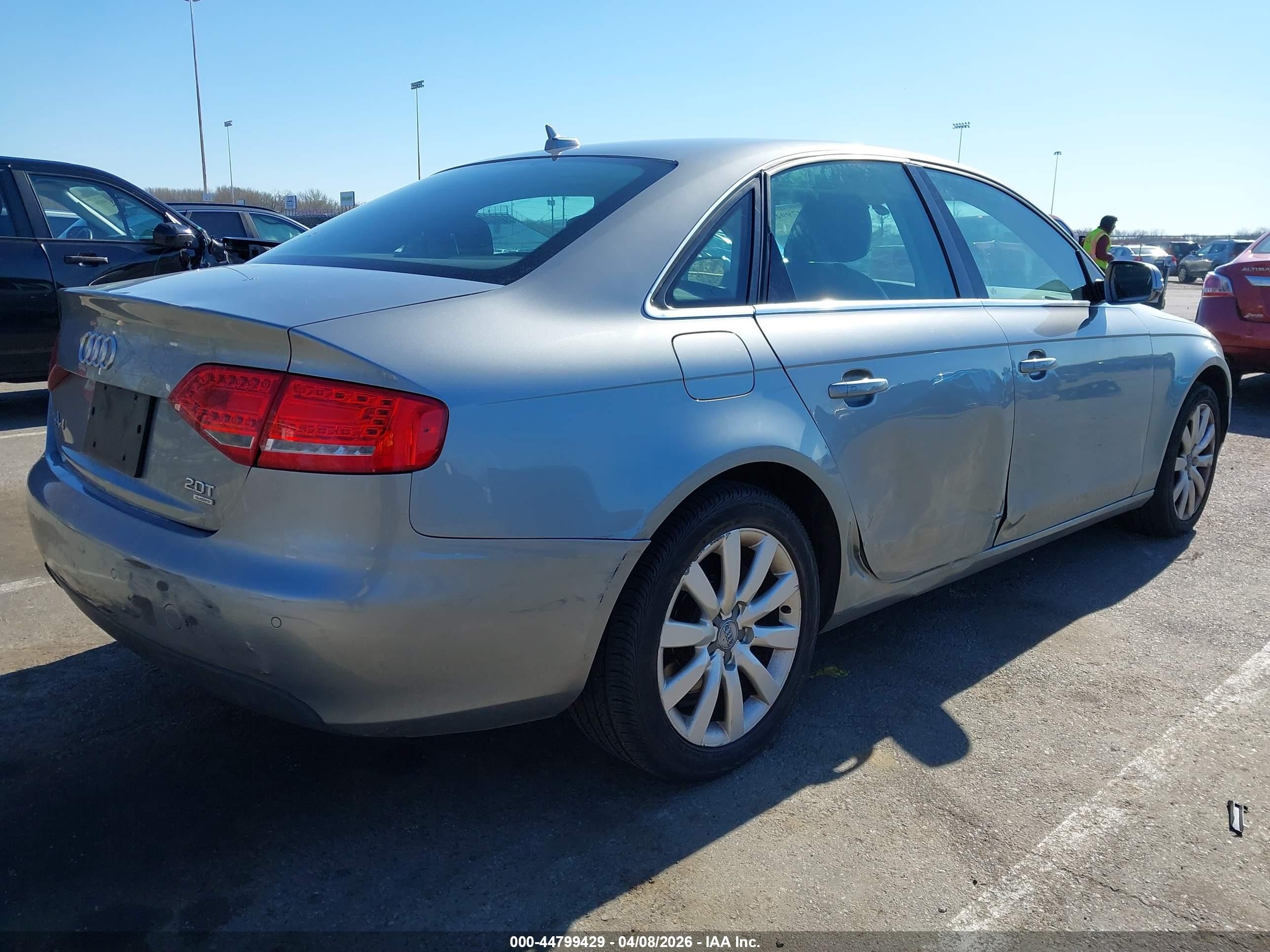 2010 Audi A4 2.0t Premium Silver vin: WAUFFAFL1AN053985