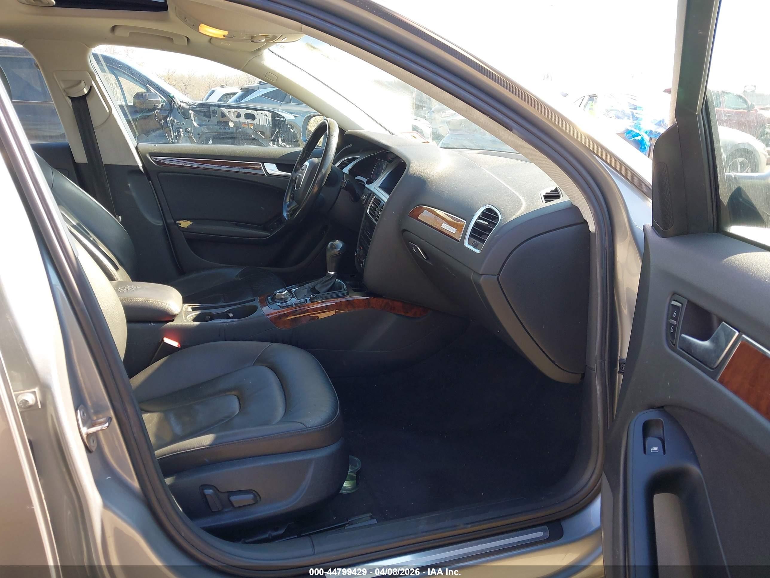2010 Audi A4 2.0t Premium Silver vin: WAUFFAFL1AN053985
