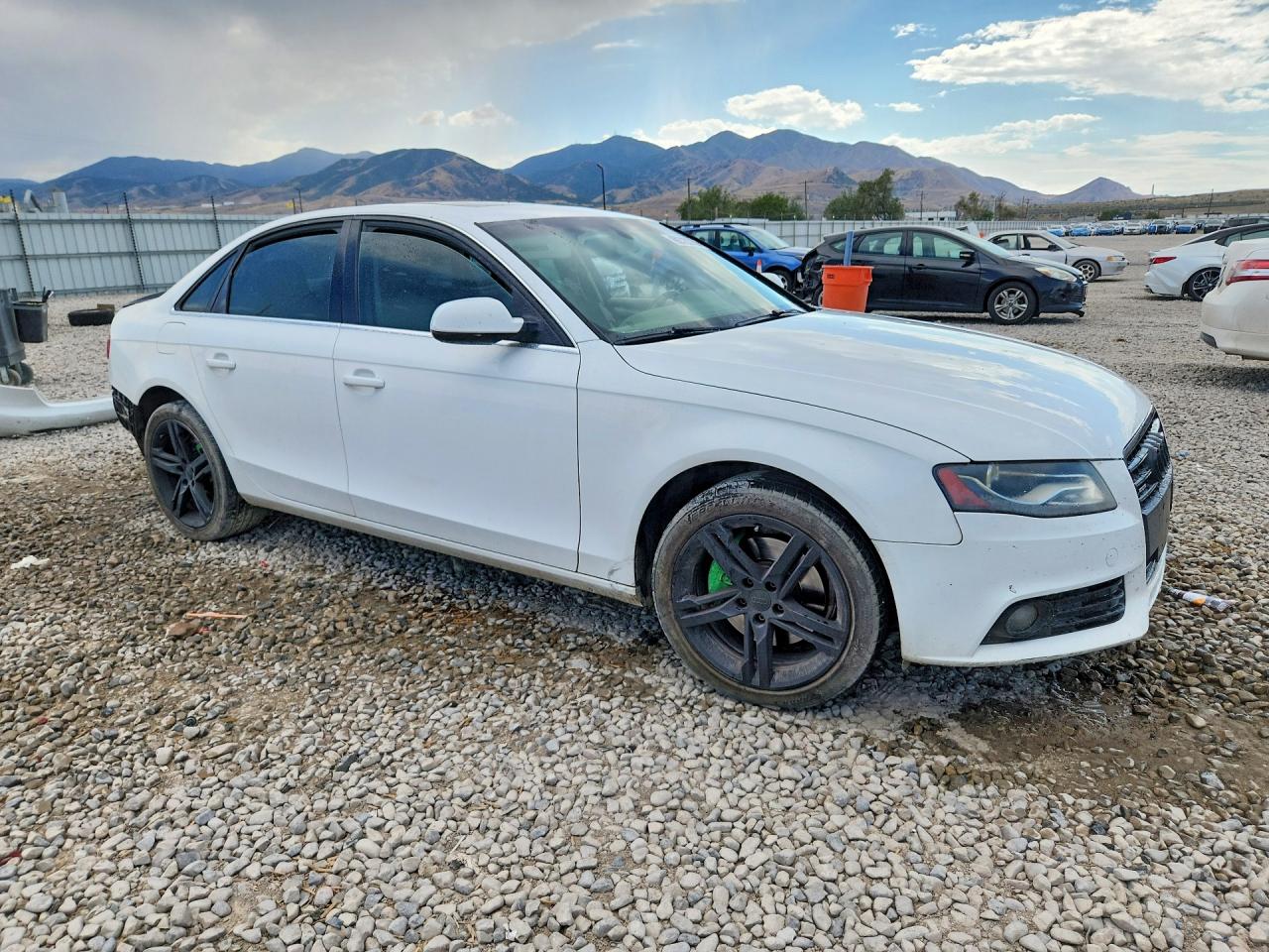 2011 Audi A4 Premium Plus White vin: WAUFFAFL1BN025721